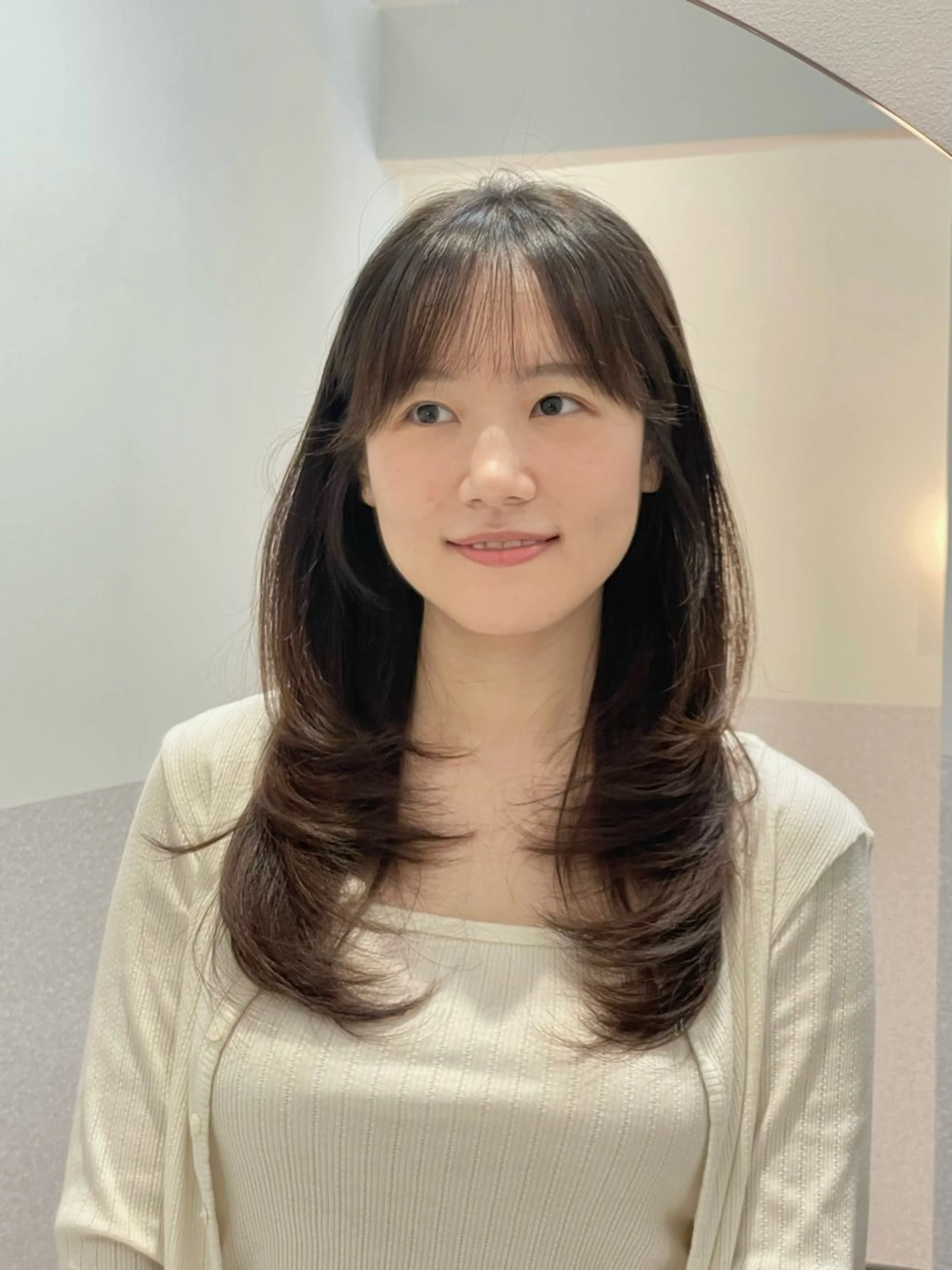 ロング ロングレイヤー 韓国風ヘア レイヤーカット ロング カット ヘアカラー トリートメント ❤︎︎韓国ヘア❤︎︎ 𝑺𝒉𝒊𝒉𝒐のヘアスタイル