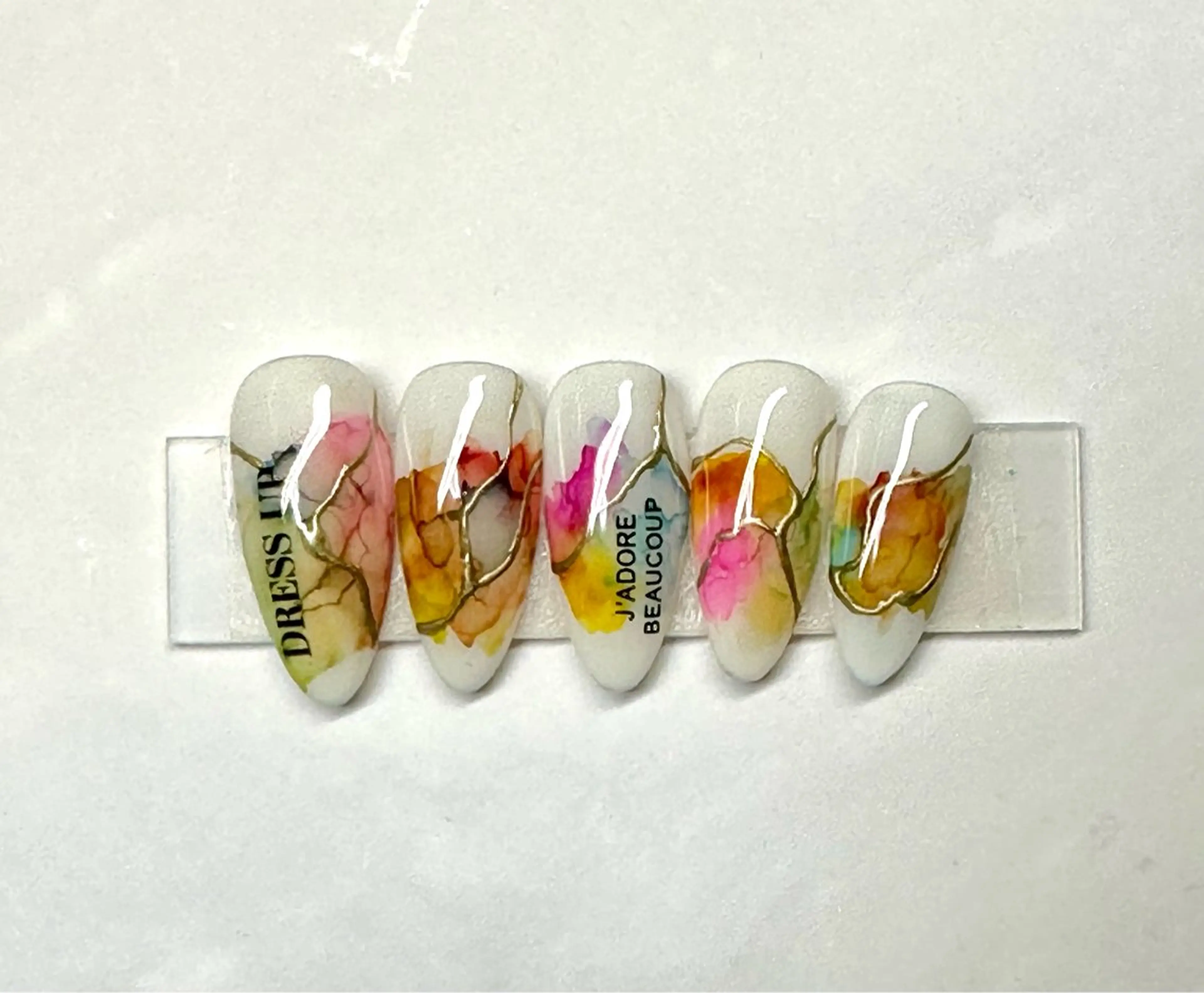 ネイル オーロラネイル ニュアンスネイル 夏ネイル ハンドネイル M.N_ nailのネイルデザイン