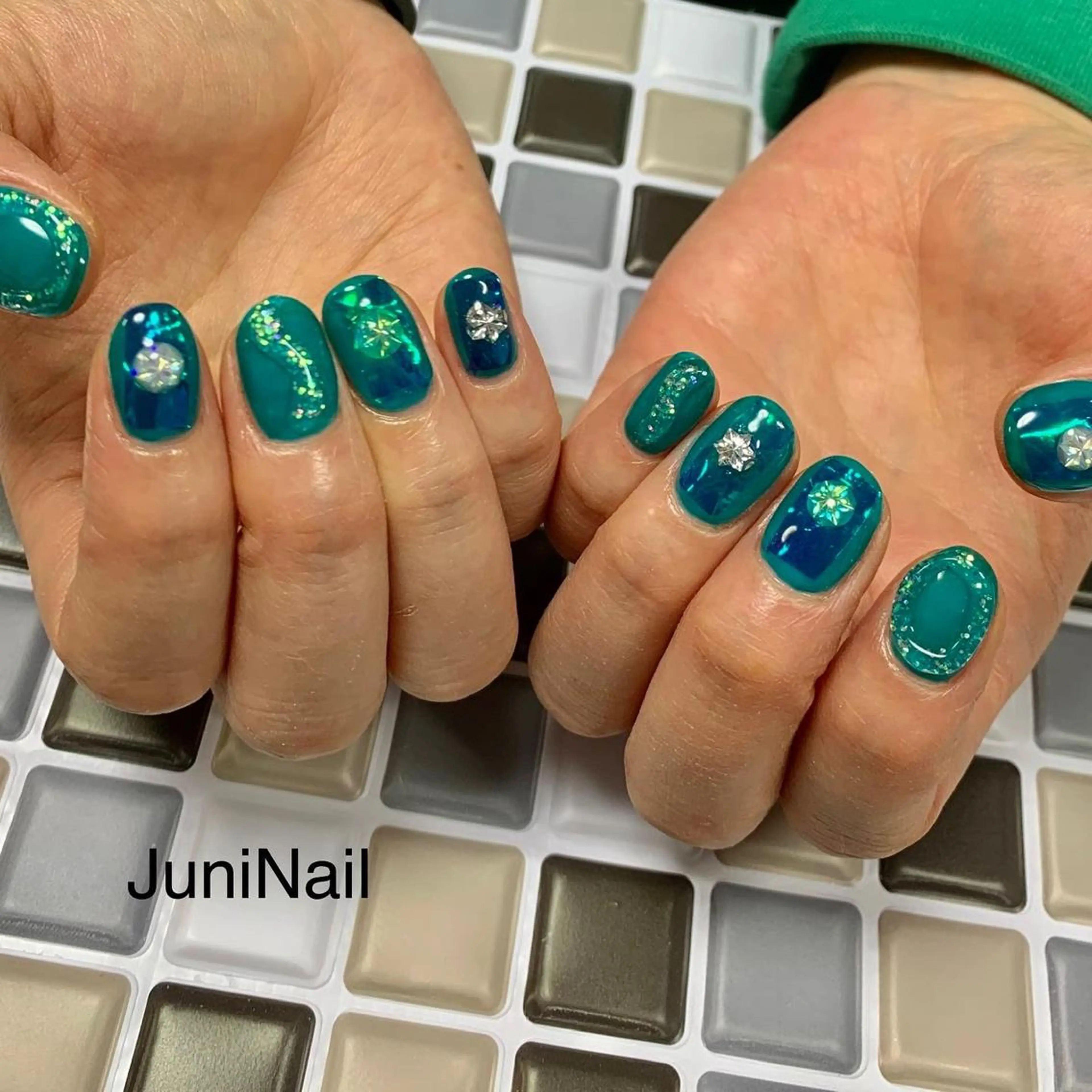 ネイル オーロラネイル クリアネイル 成人式 フラッシュネイル フレンチネイル ハンドネイル JuniNail 주니네일🇰🇷suのネイルデザイン