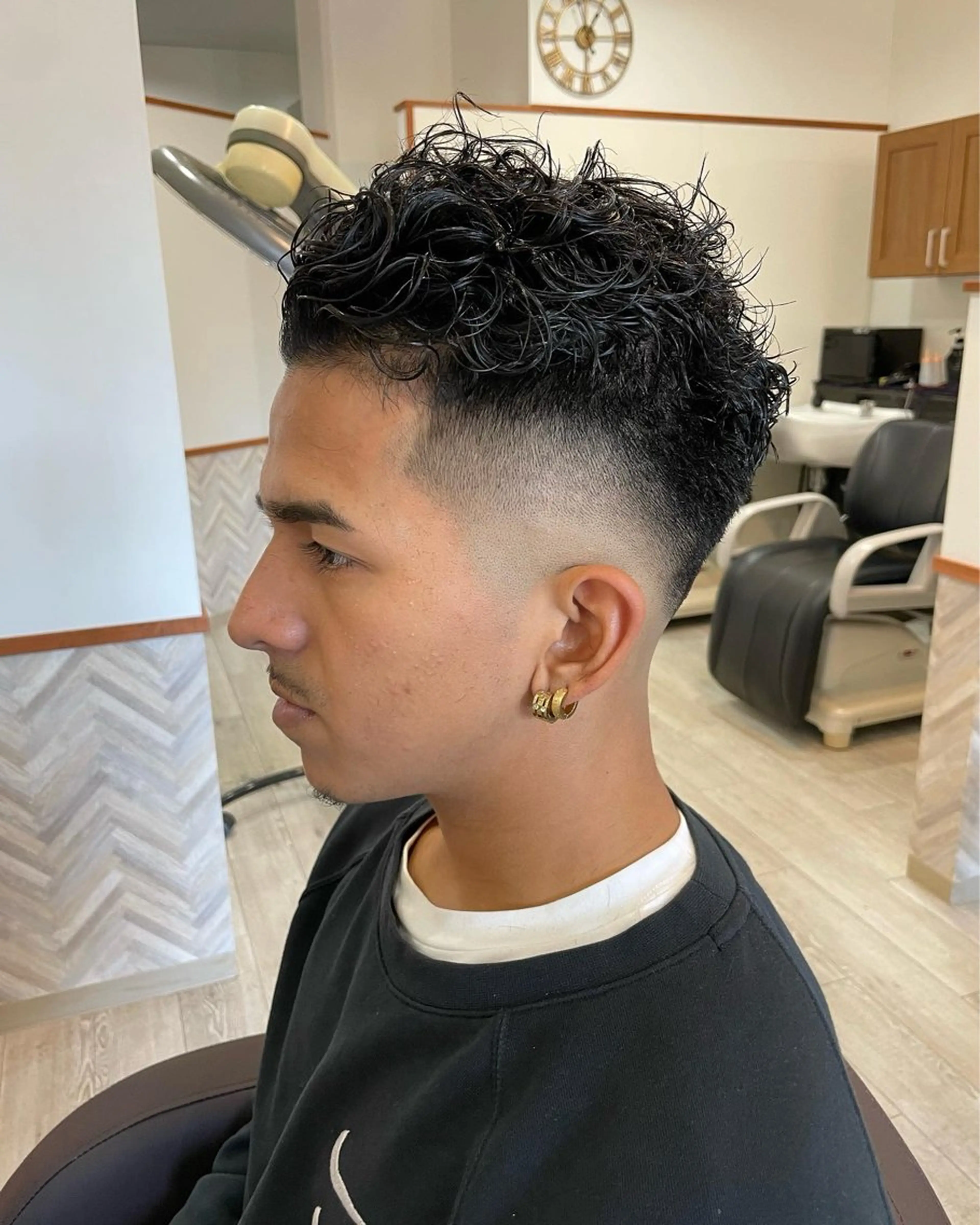 メンズ カット フェードパーマ 新倉幸之助のヘアスタイル
