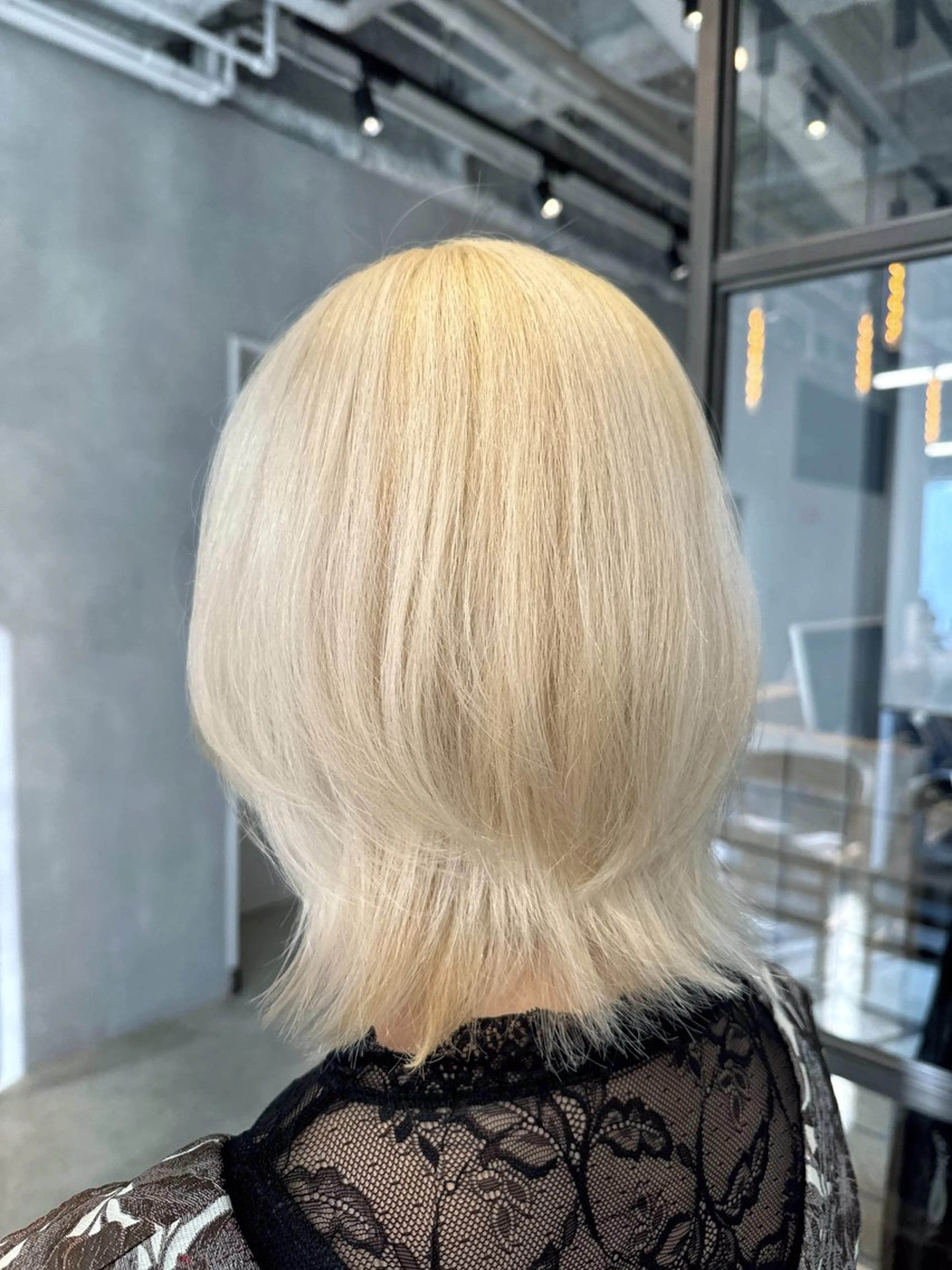 ミディアム カラー ブリーチ 抜きっぱなしブロンド ブロンド くびれヘア カット ヘアカラー トリートメント 透明感カラー✨艶髪 制作🌱山根あゆみのヘアスタイル