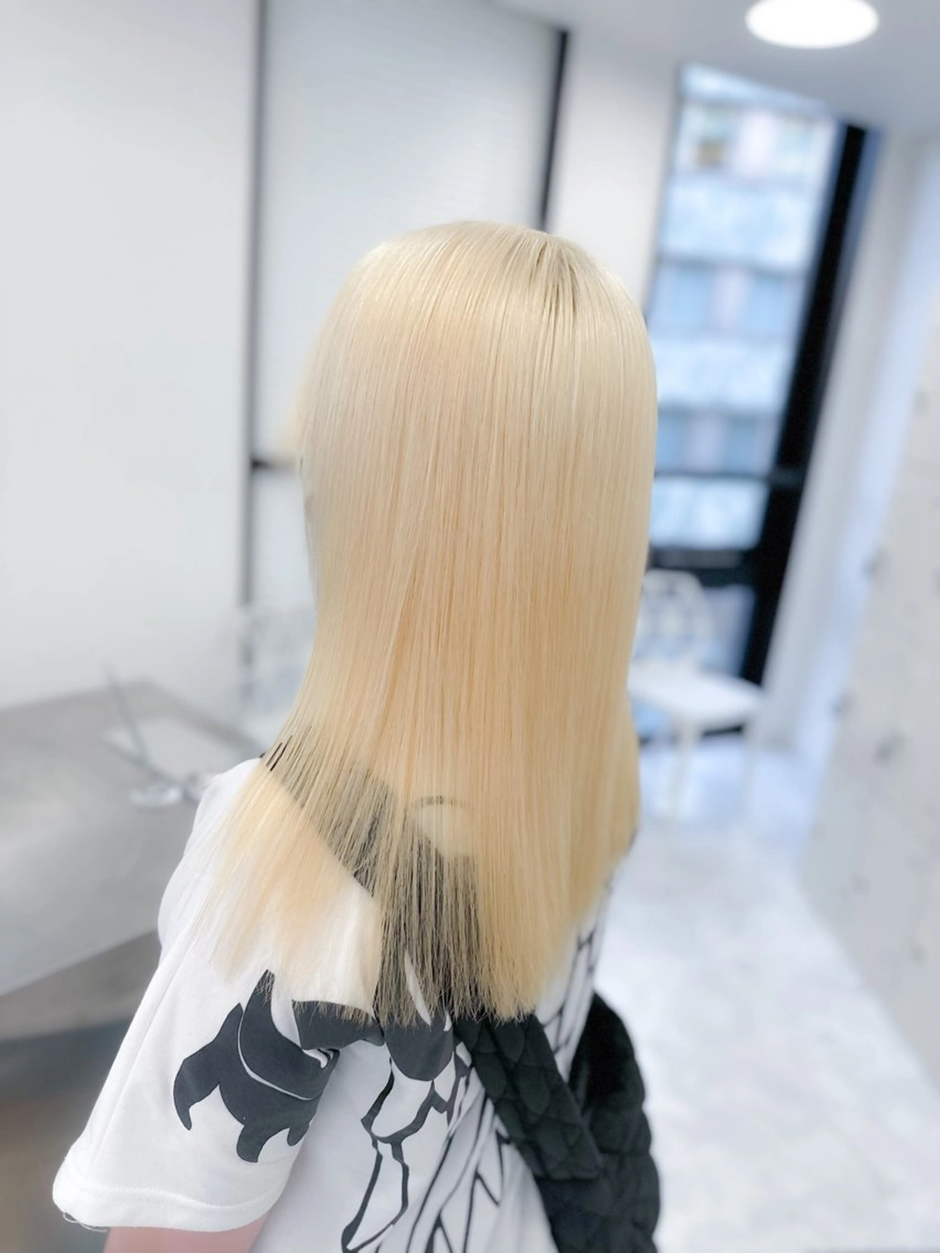 ミディアム カラー ヘアアレンジ 艶髪ハイトーン🫧 Kurehaのヘアスタイル