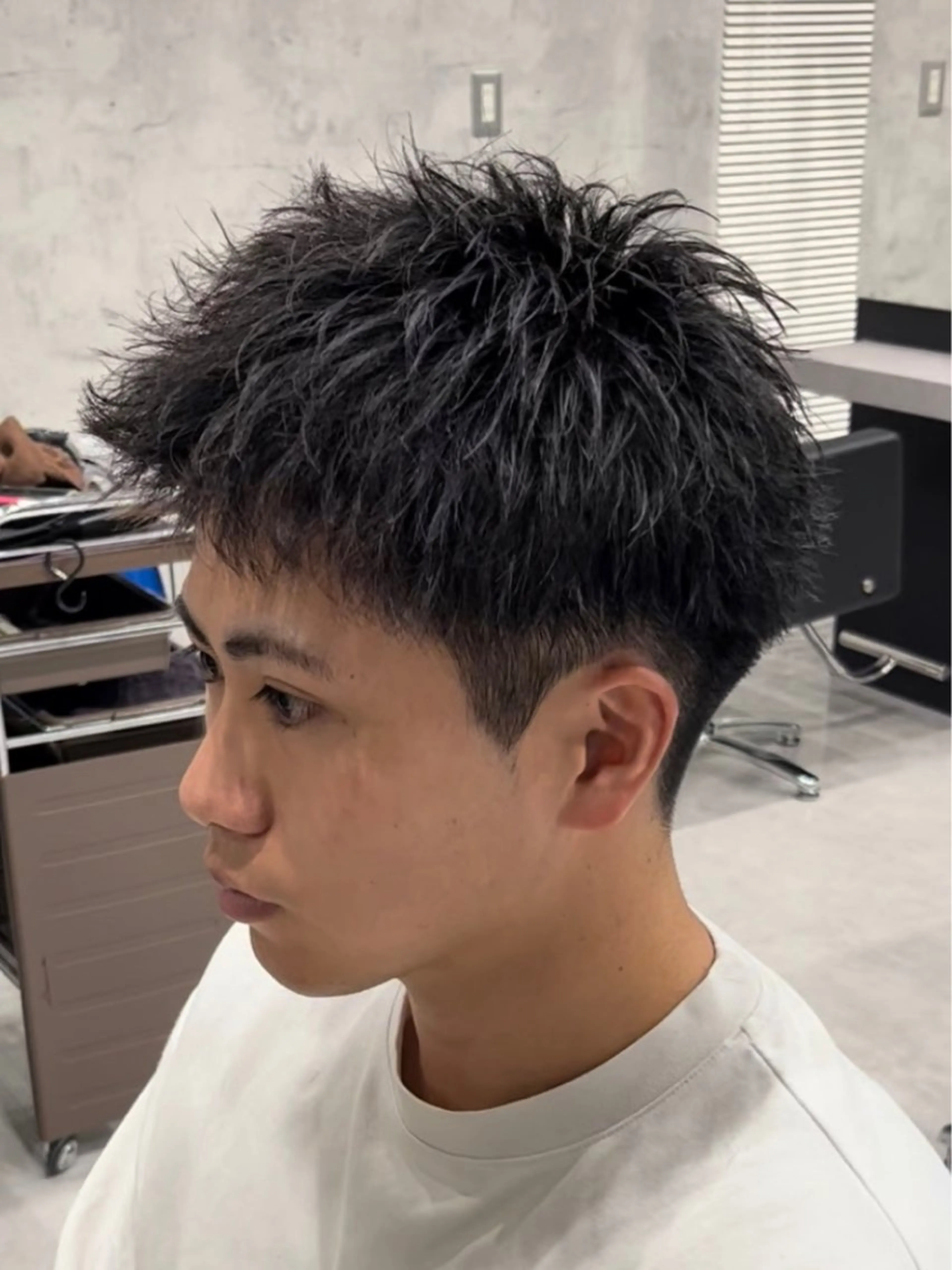 ショート パーマ メンズ メンズパーマ メンズツイストパーマ ショートヘア ツイストパーマ カット トリートメント 【店長】メンズ職人 短髪　ハイトーン🔥のヘアスタイル