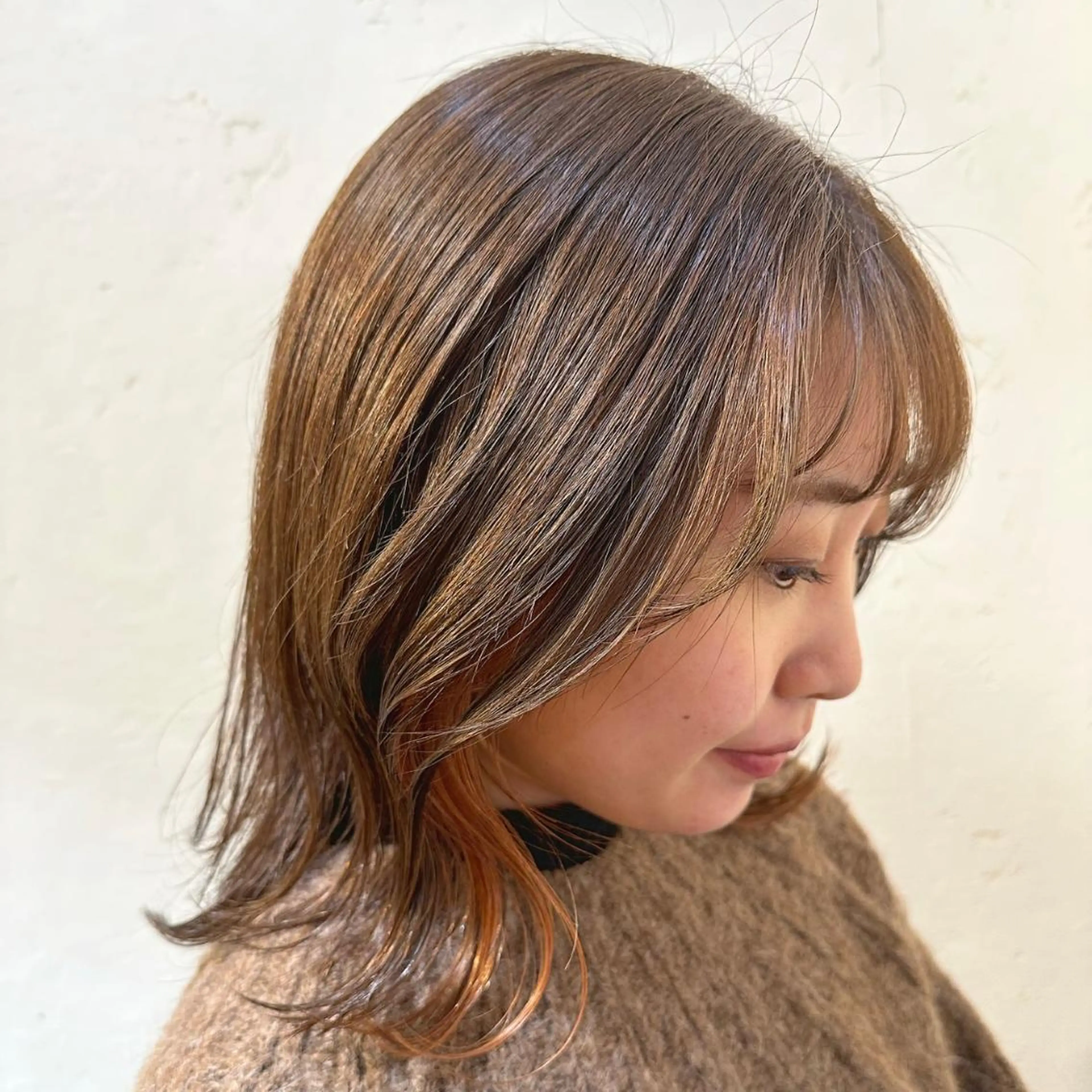 ミディアム カラー ヘアアレンジ ベージュカラー ブリーチ イヤリングカラー グレージュ オレンジ 🇰🇷韓国ｽﾀｲﾙ ﾚｲﾔｰ/ayanaのヘアスタイル