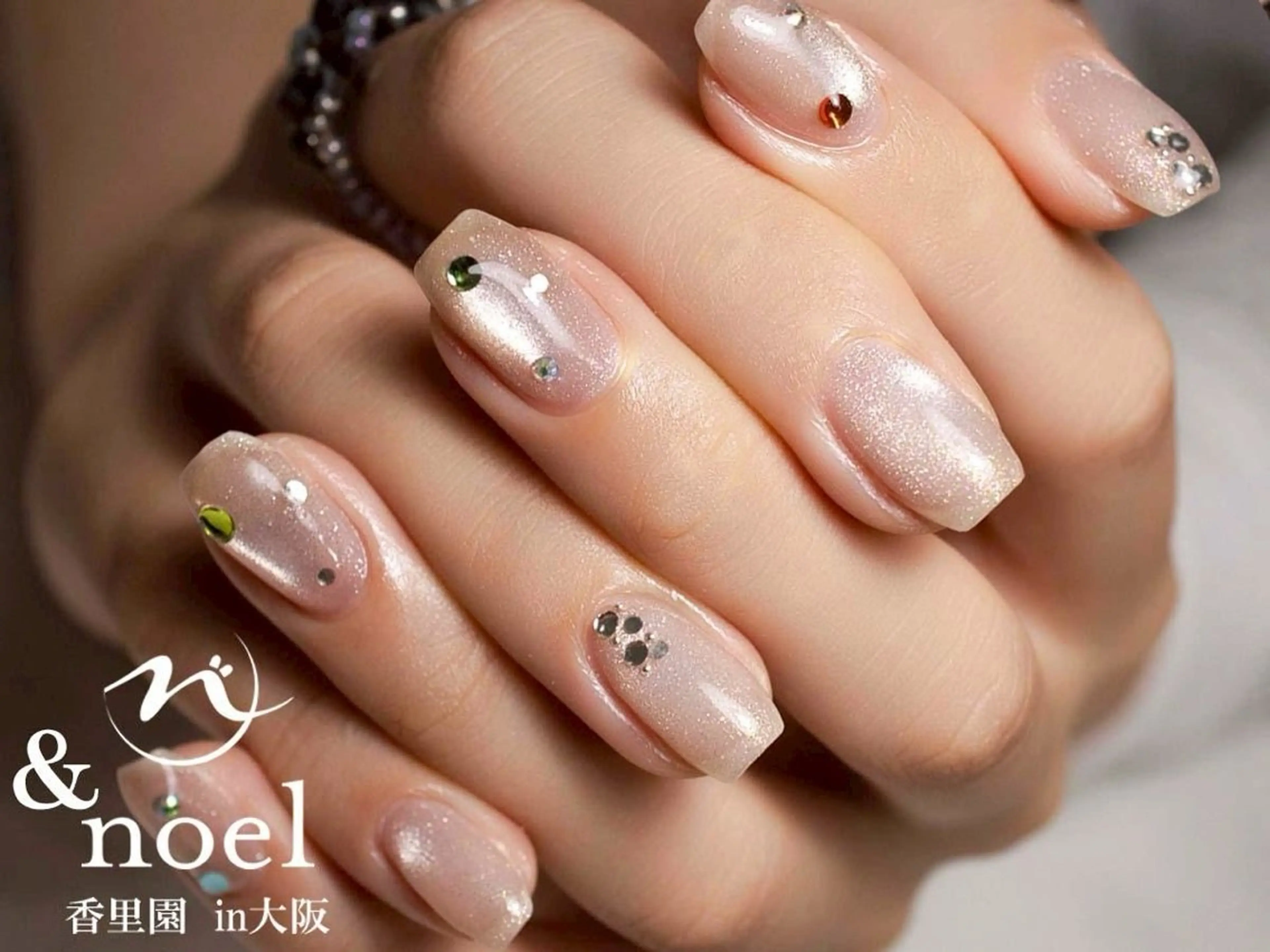 ネイル ストーンネイル ハンドネイル Nailsalon &Noel所属・もも 🍑のネイルデザイン