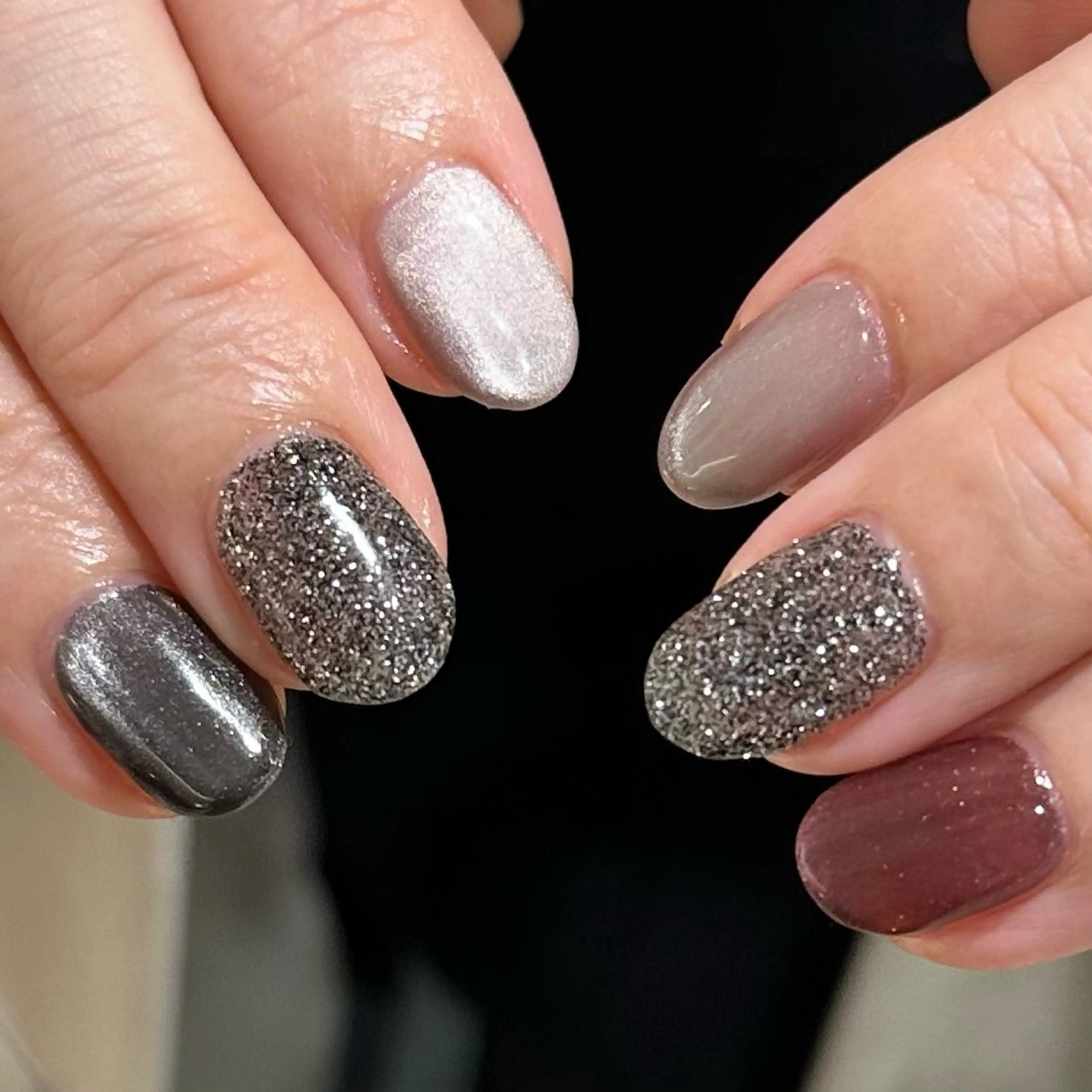 ネイル ボルドー ラメ(グリッター) マグネットネイル シルバー Umezawa Minoriのネイルデザイン