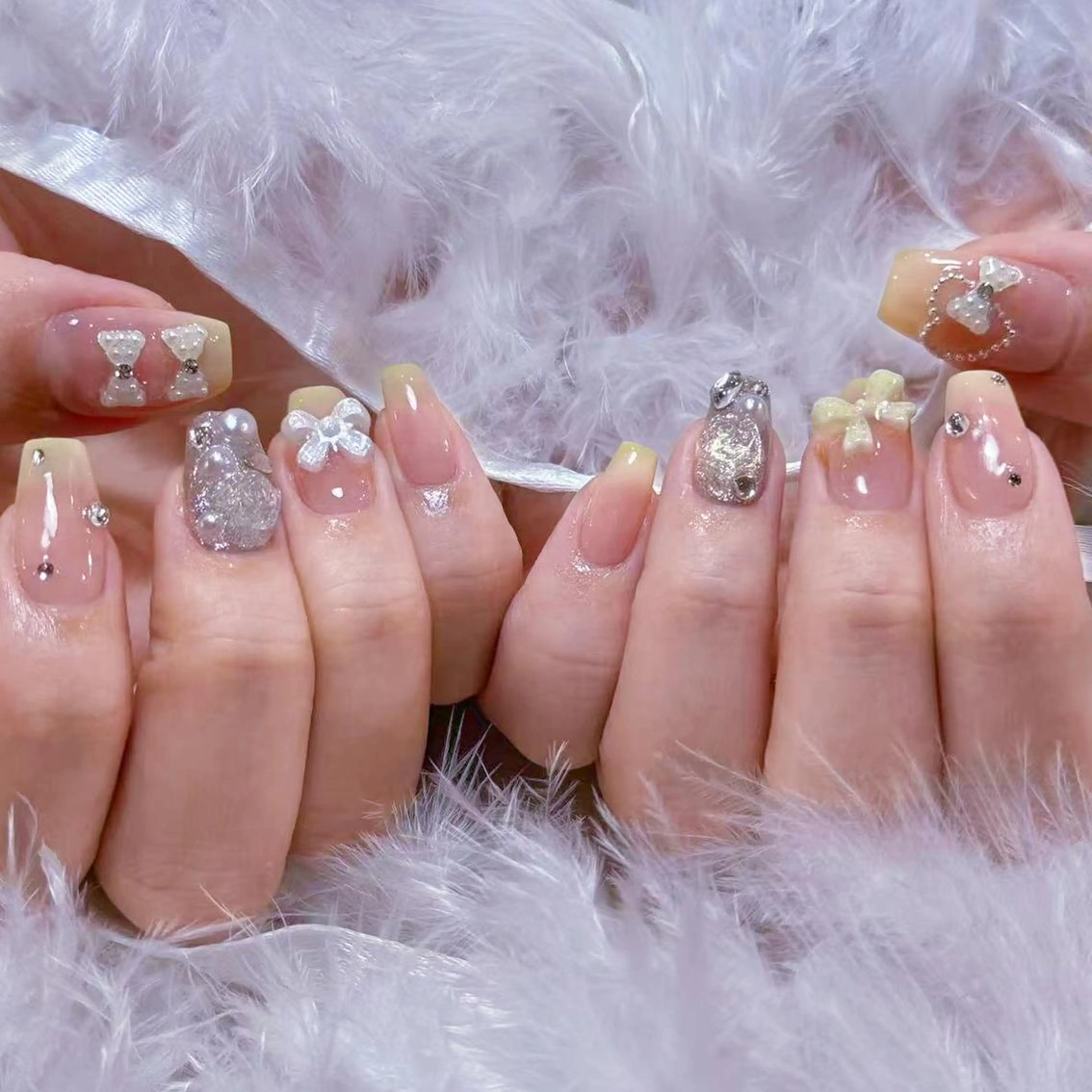 ネイル アートネイル オーロラネイル フラッシュネイル ガーリー キラキラネイル ハンドネイル DIAMOND NailStudioのネイルデザイン
