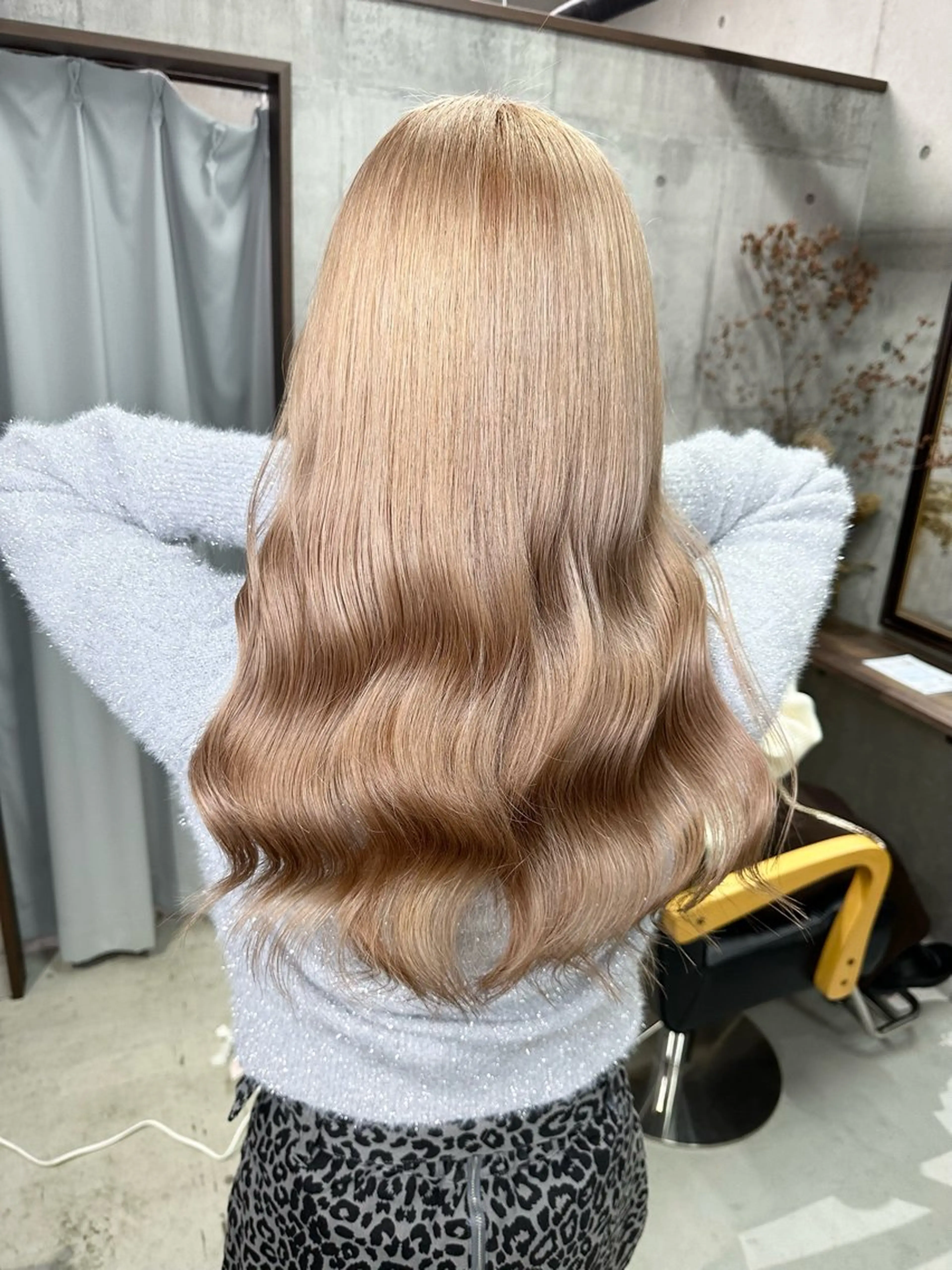 ロング カラー ベージュカラー ブリーチ ミルクティーベージュ カット ヘアカラー トリートメント 名古屋のピンク好き かずくん🦩のヘアスタイル