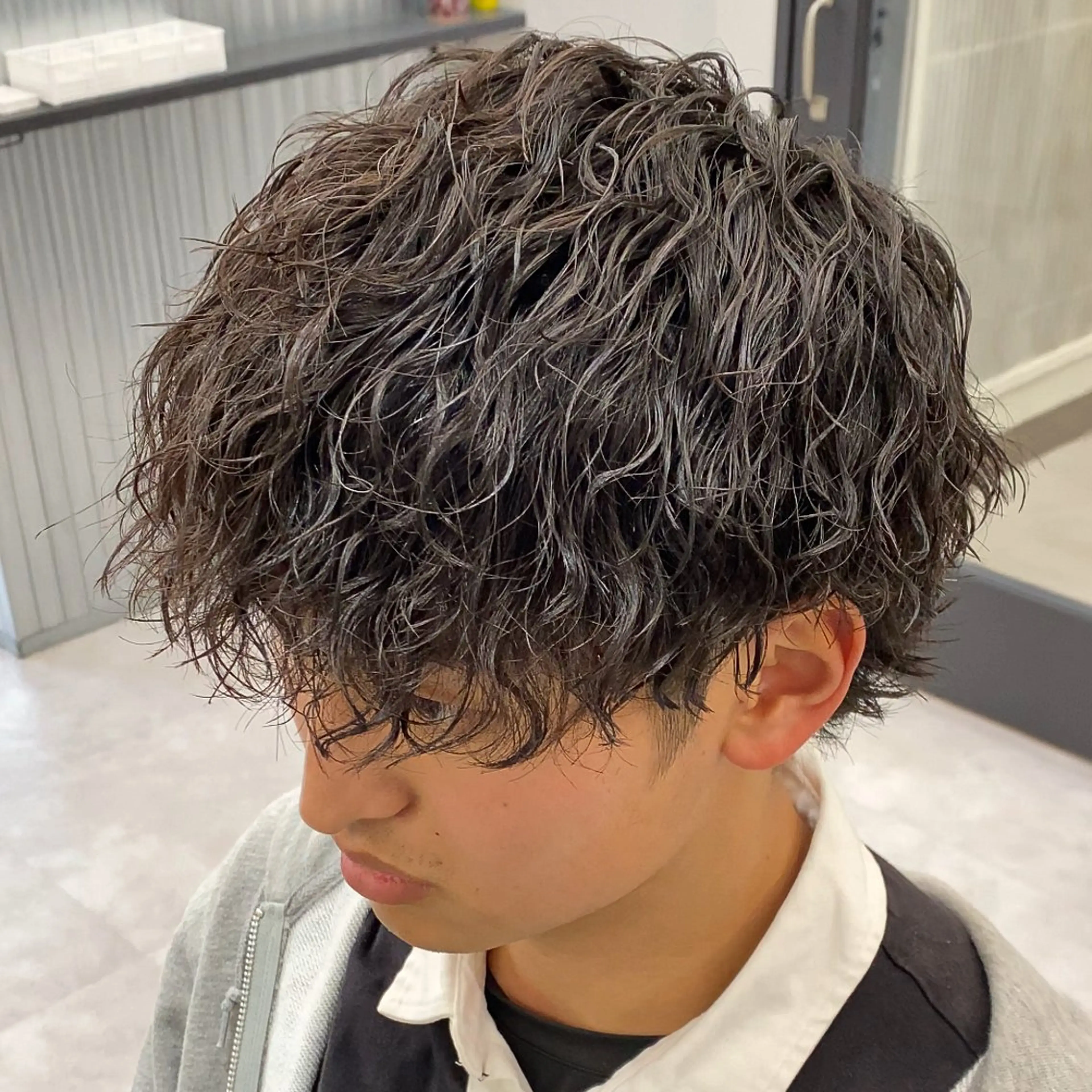 ミディアム パーマ メンズ カット パーマ メンズ特化LIBER 石川玲央のヘアスタイル