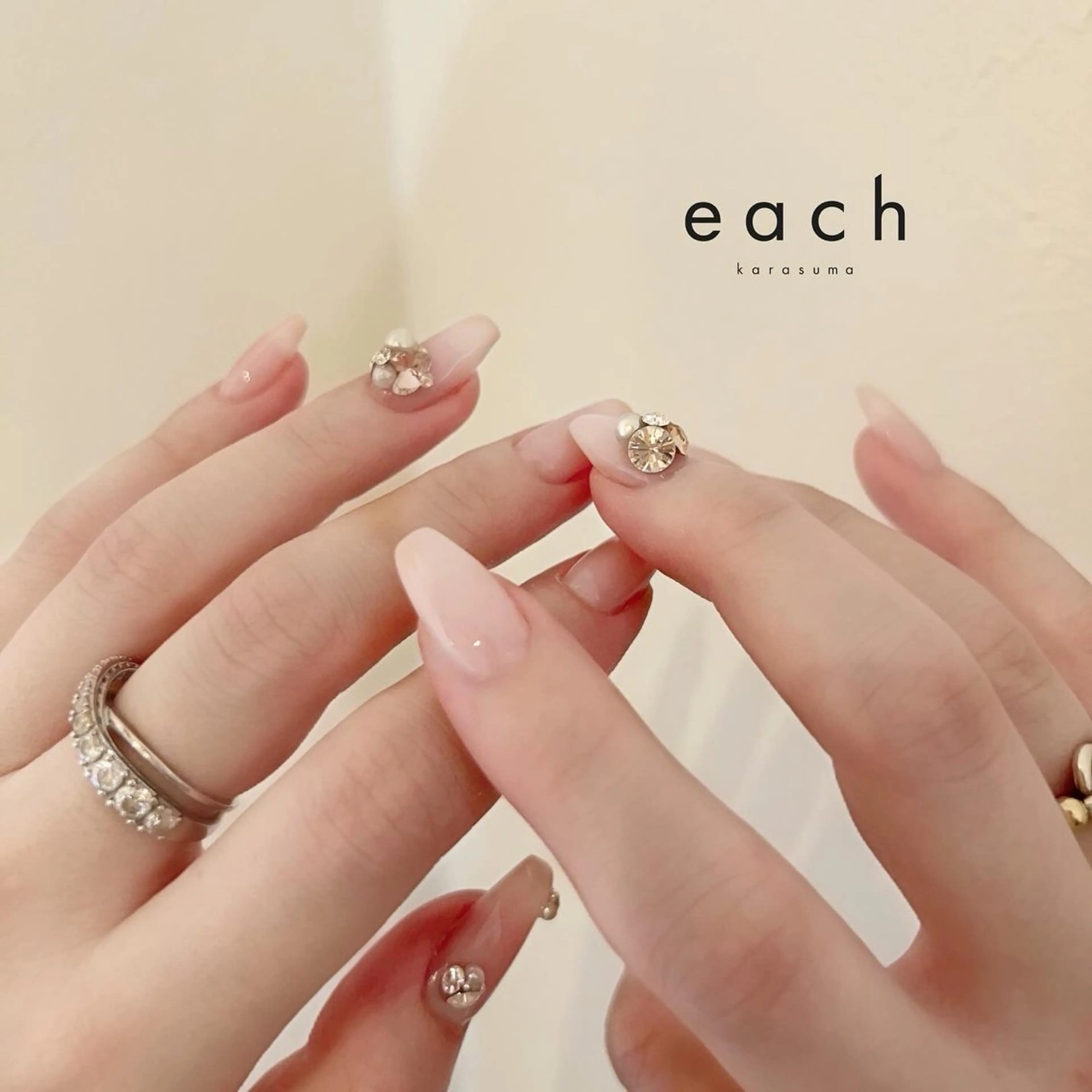 ネイル 𝒆𝒂𝒄𝒉 kanako 🕊のネイルデザイン