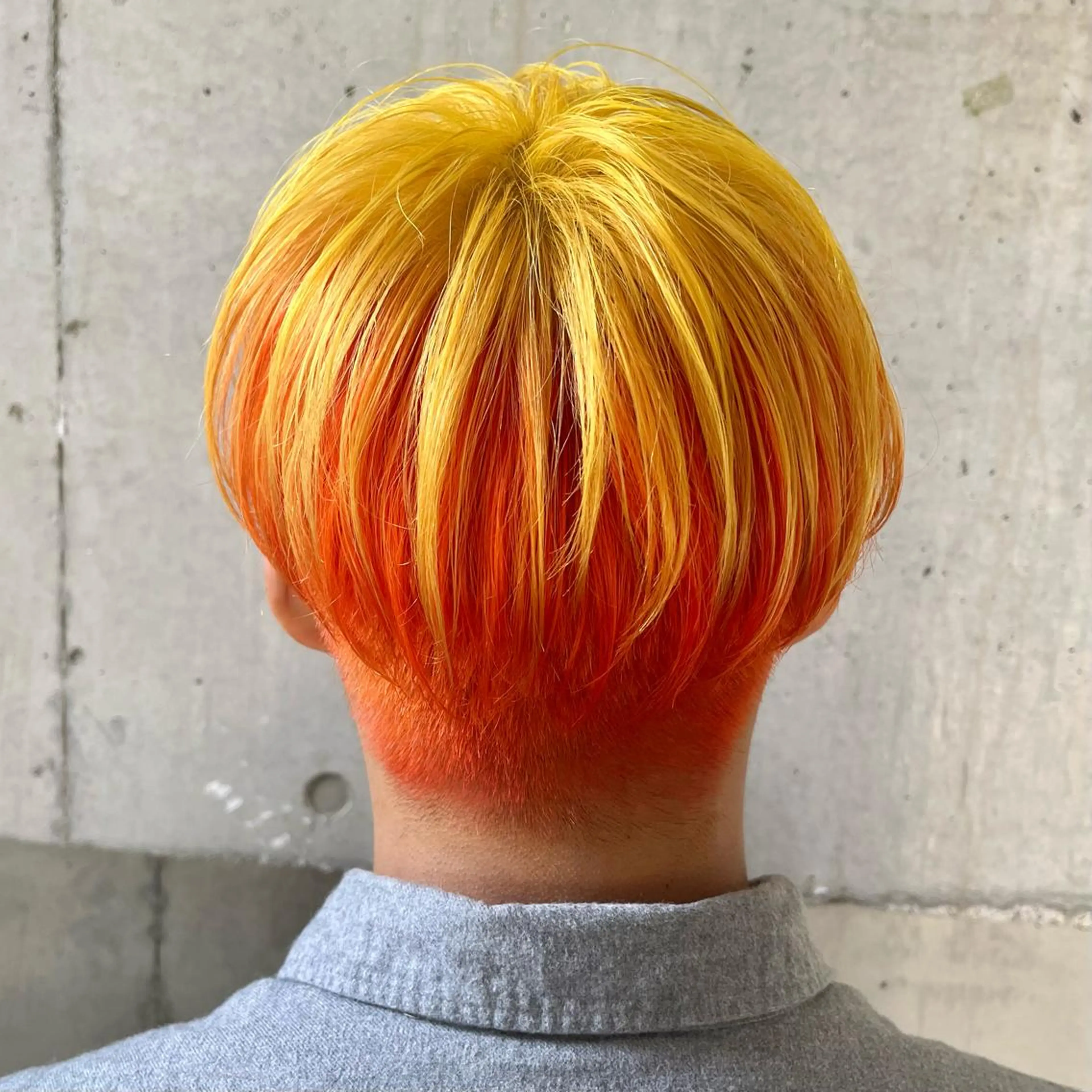 ショート カラー ツートーンカラー direction所属・派手髪デザインカラー ヒロカのヘアスタイル