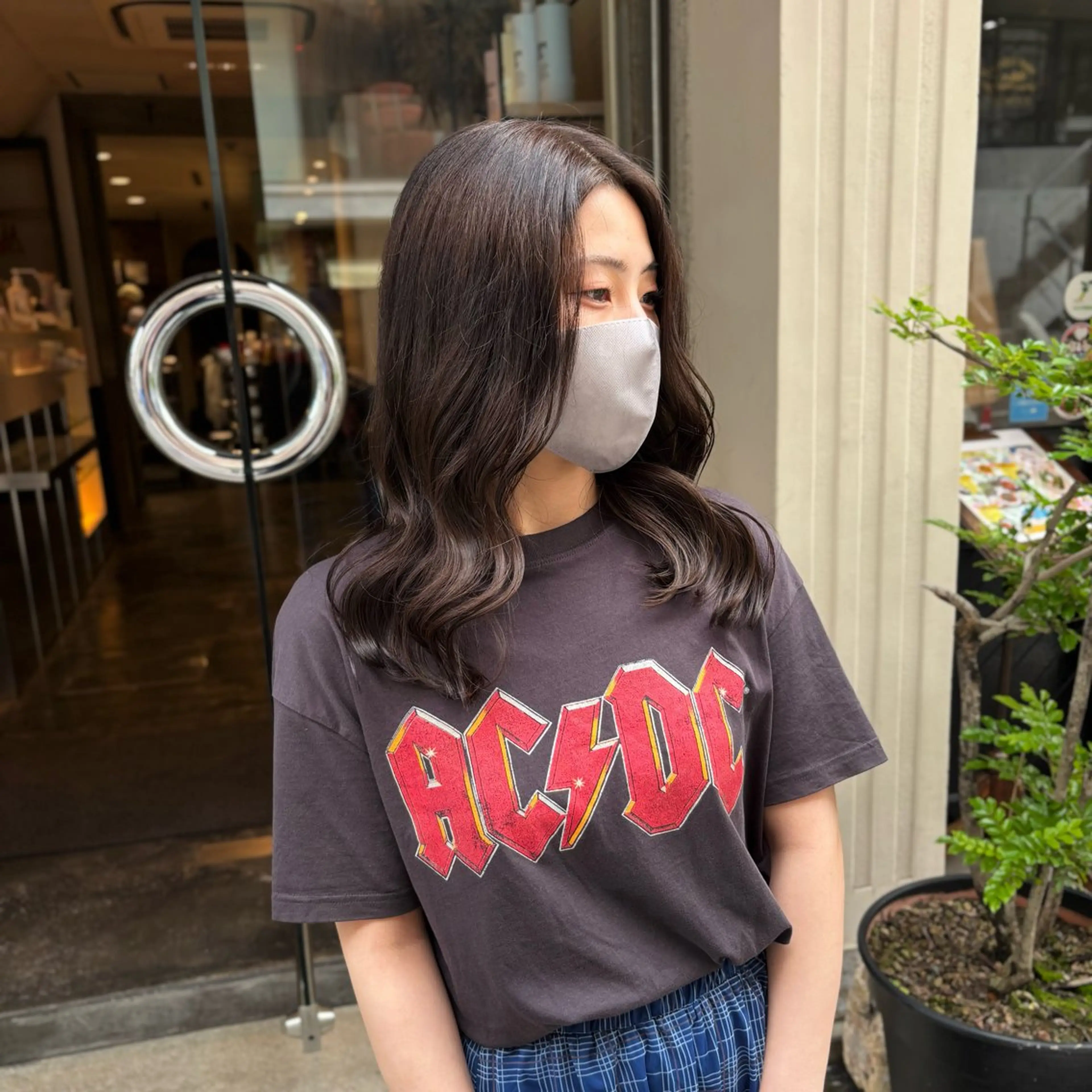 セミロング カラー ブラウンカラー オリーブブラウン オリーブカラー オレンジ ヘアカラー トリートメント 芦刈咲来/髪質改善/ 赤み消し/顔周りのヘアスタイル
