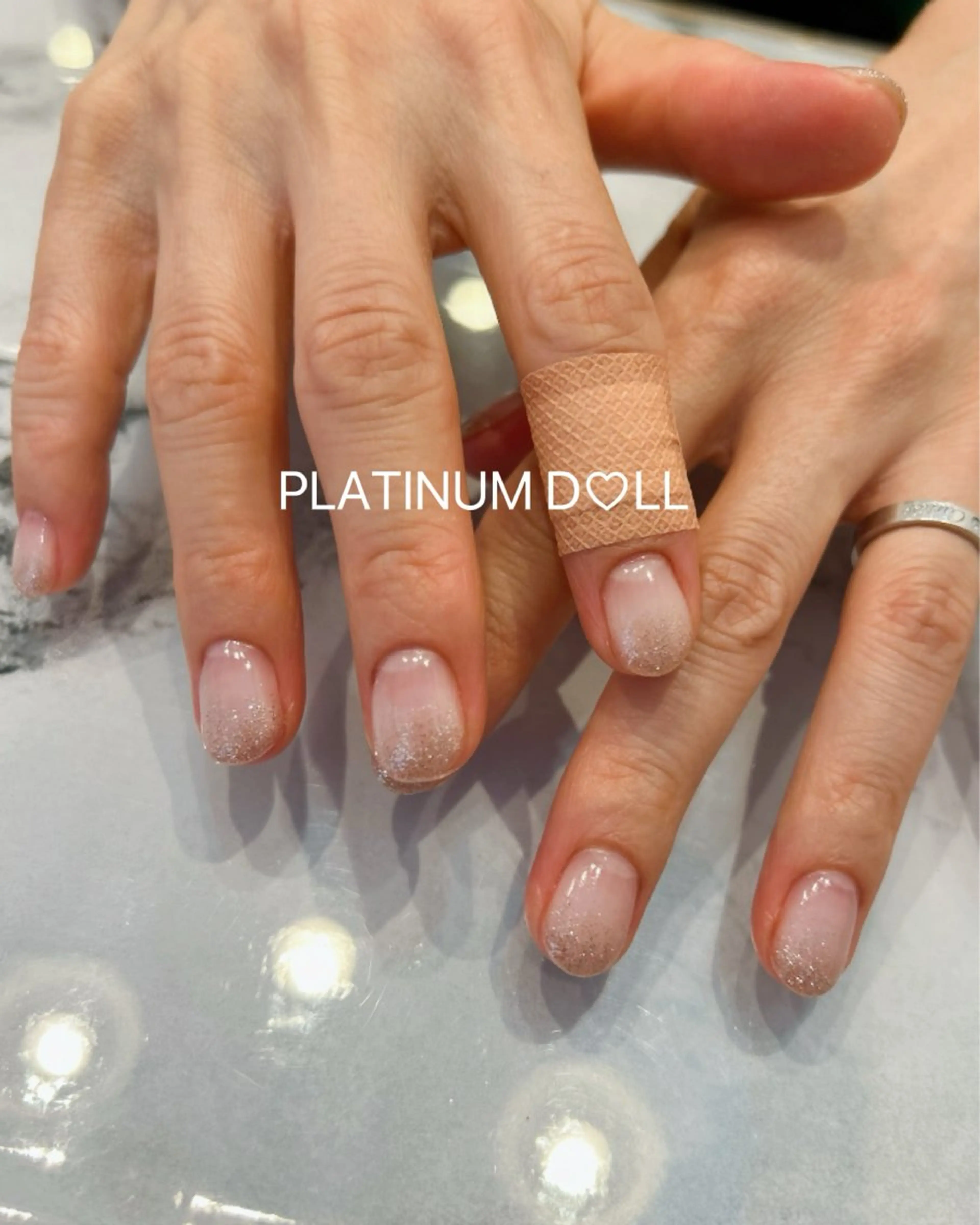 ネイル グラデーション オフィスネイル ワンカラーネイル シンプルネイル ハンドネイル 🎀PLATINUM DOLL はな🎀のネイルデザイン