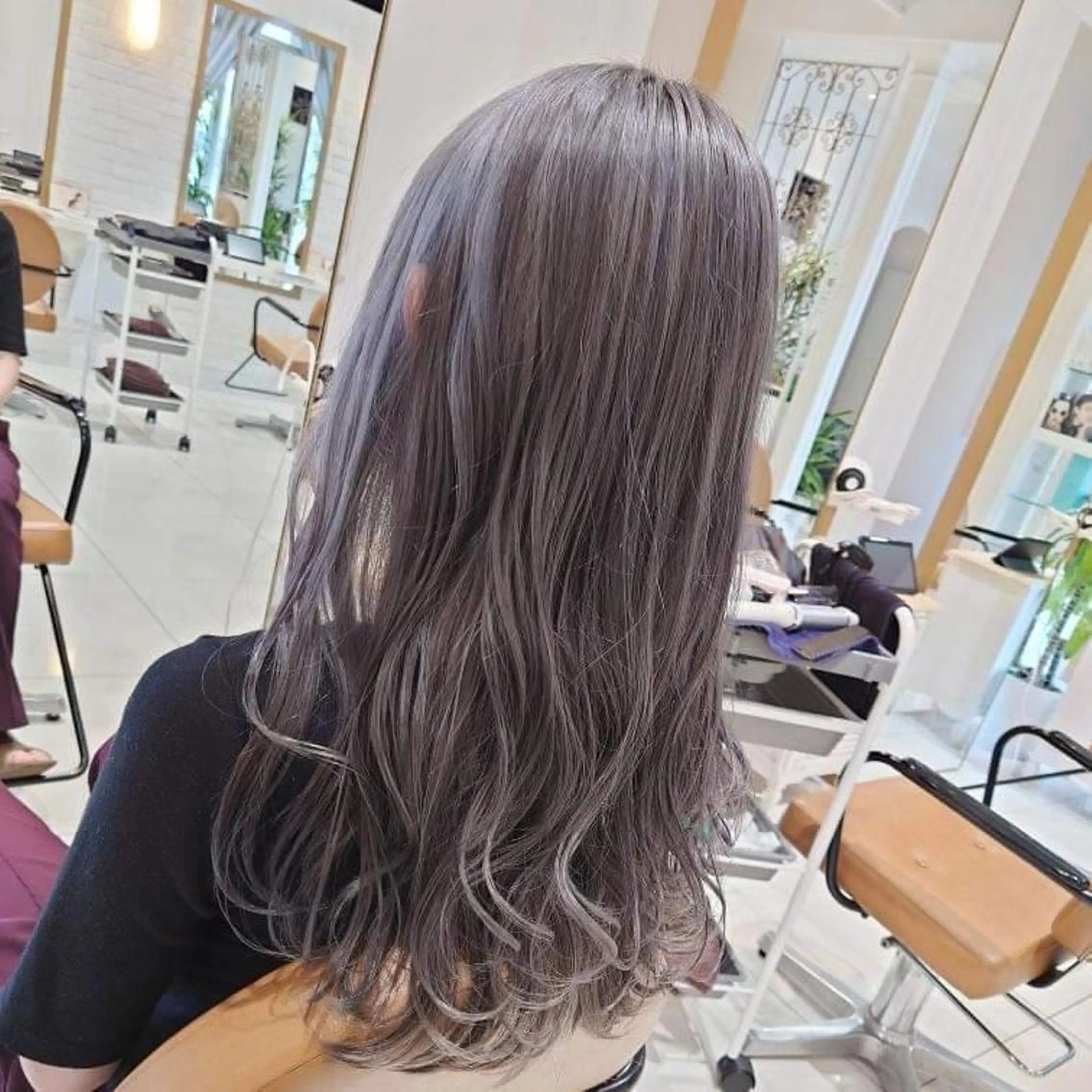 ロング 新潟ハイトーンカラー NO.1✨ 小川 巧のヘアスタイル