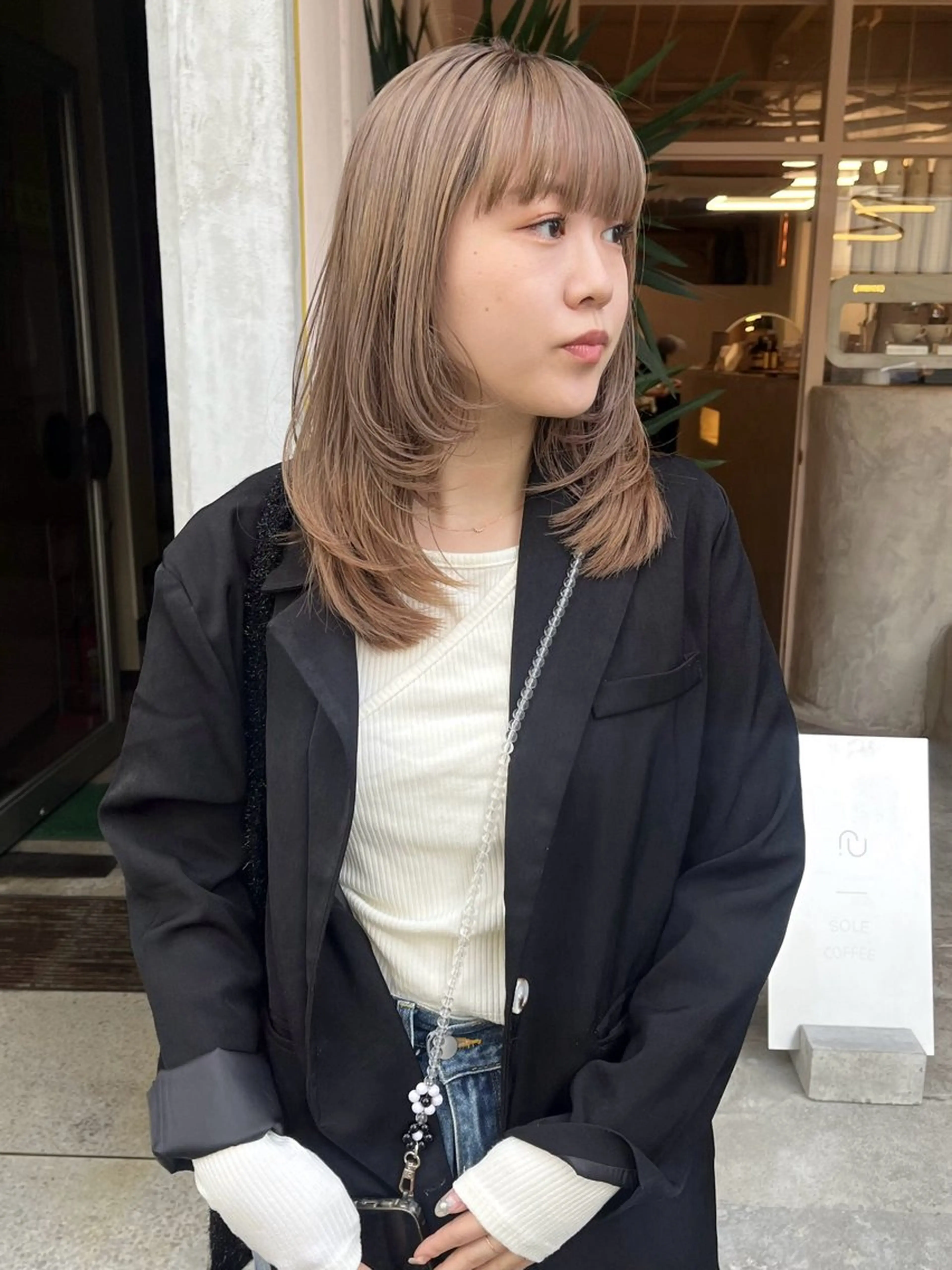 ミディアム レイヤーカット カット ヘアカラー トリートメント iru所属・mi kiのヘアスタイル