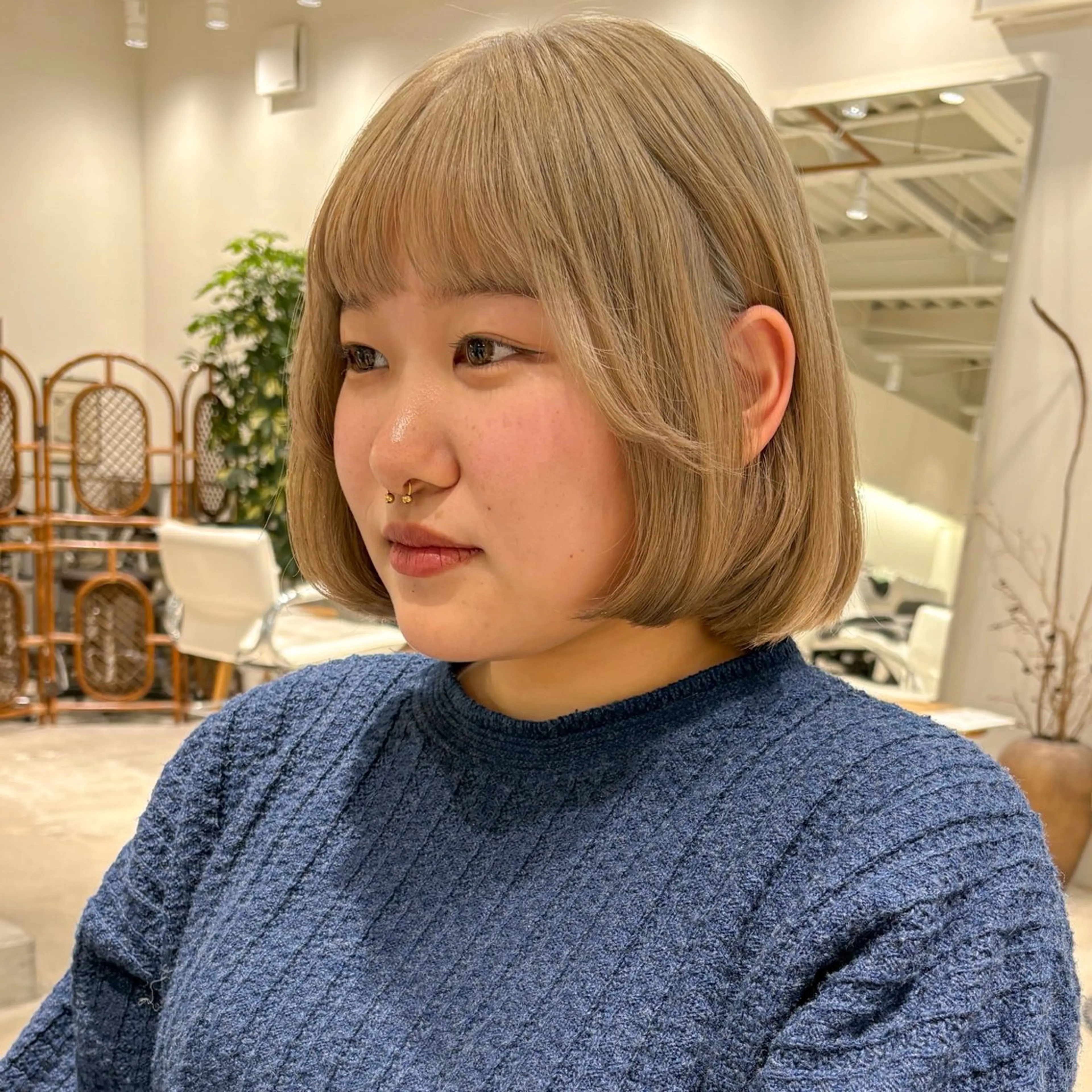 ショート カラー グレージュ オリーブグレージュ オリーブグレー ヘアカラー 安西 香利奈のヘアスタイル