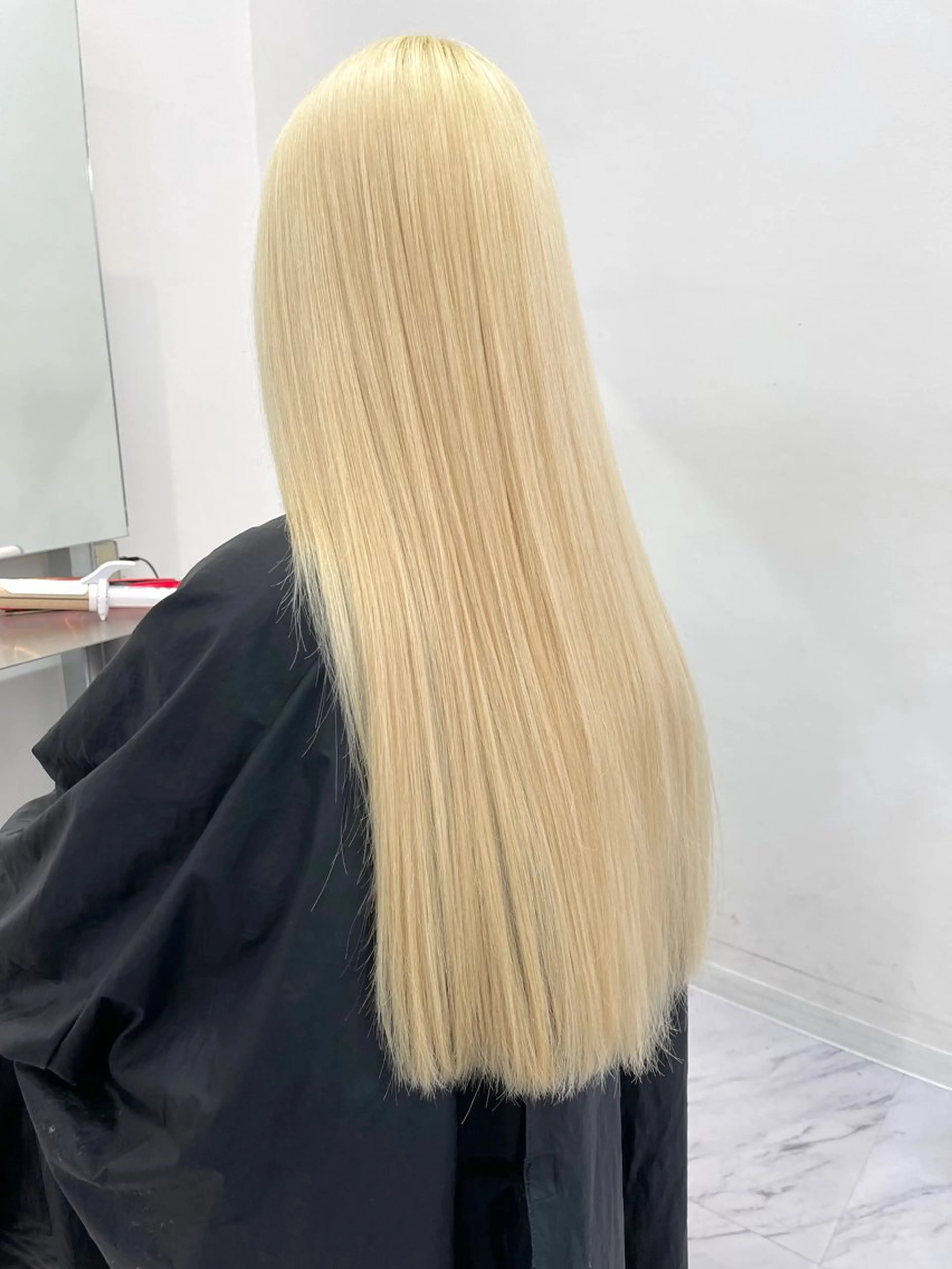 ロング カラー ベージュカラー ブリーチ ブロンド ケアブリーチ デザインカラー ヘアカラー トリートメント TATSU ミルクティーベージュのヘアスタイル