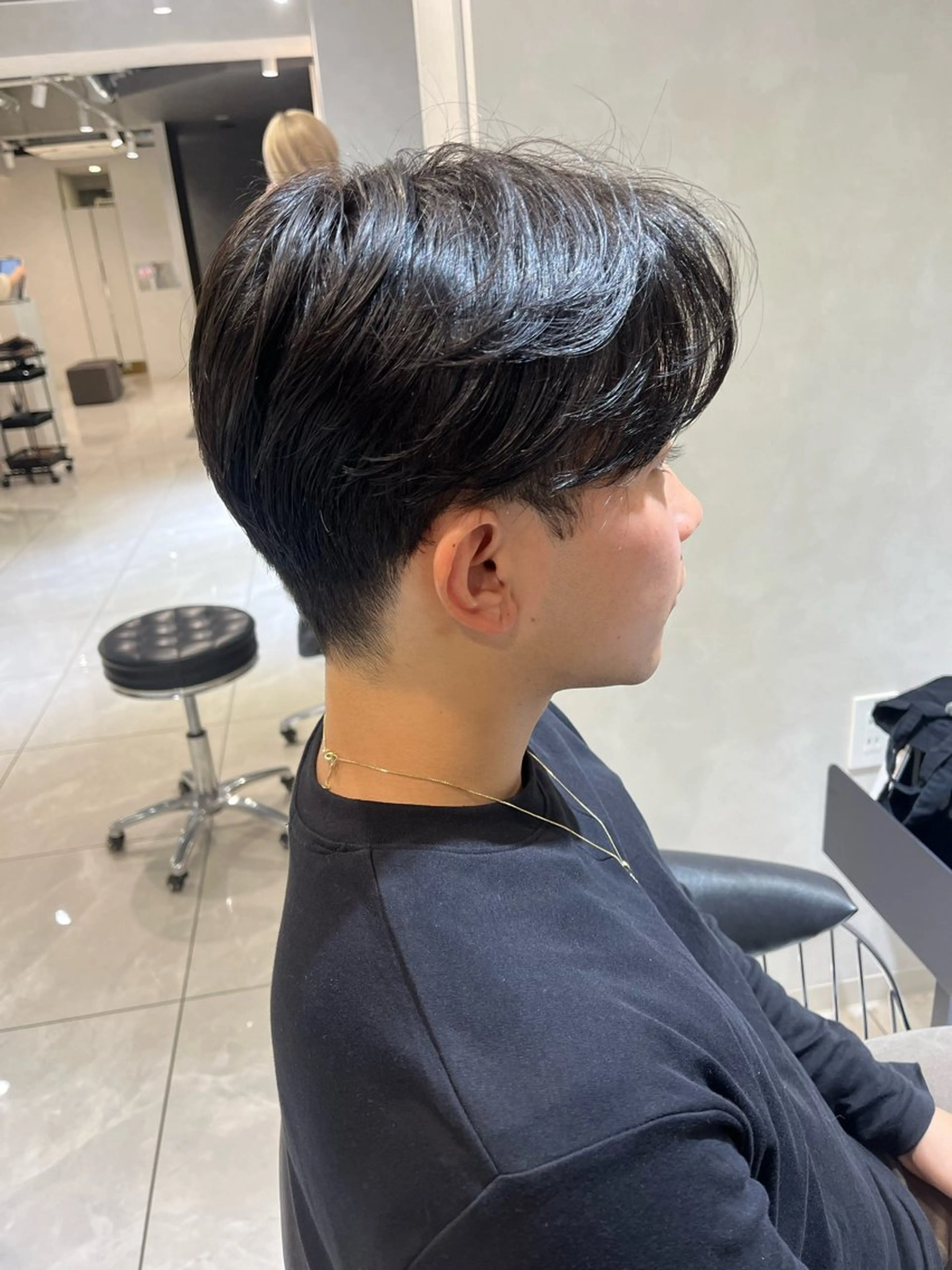 メンズ 韓国メンズ特化 ダウン・毛流れパーマのヘアスタイル