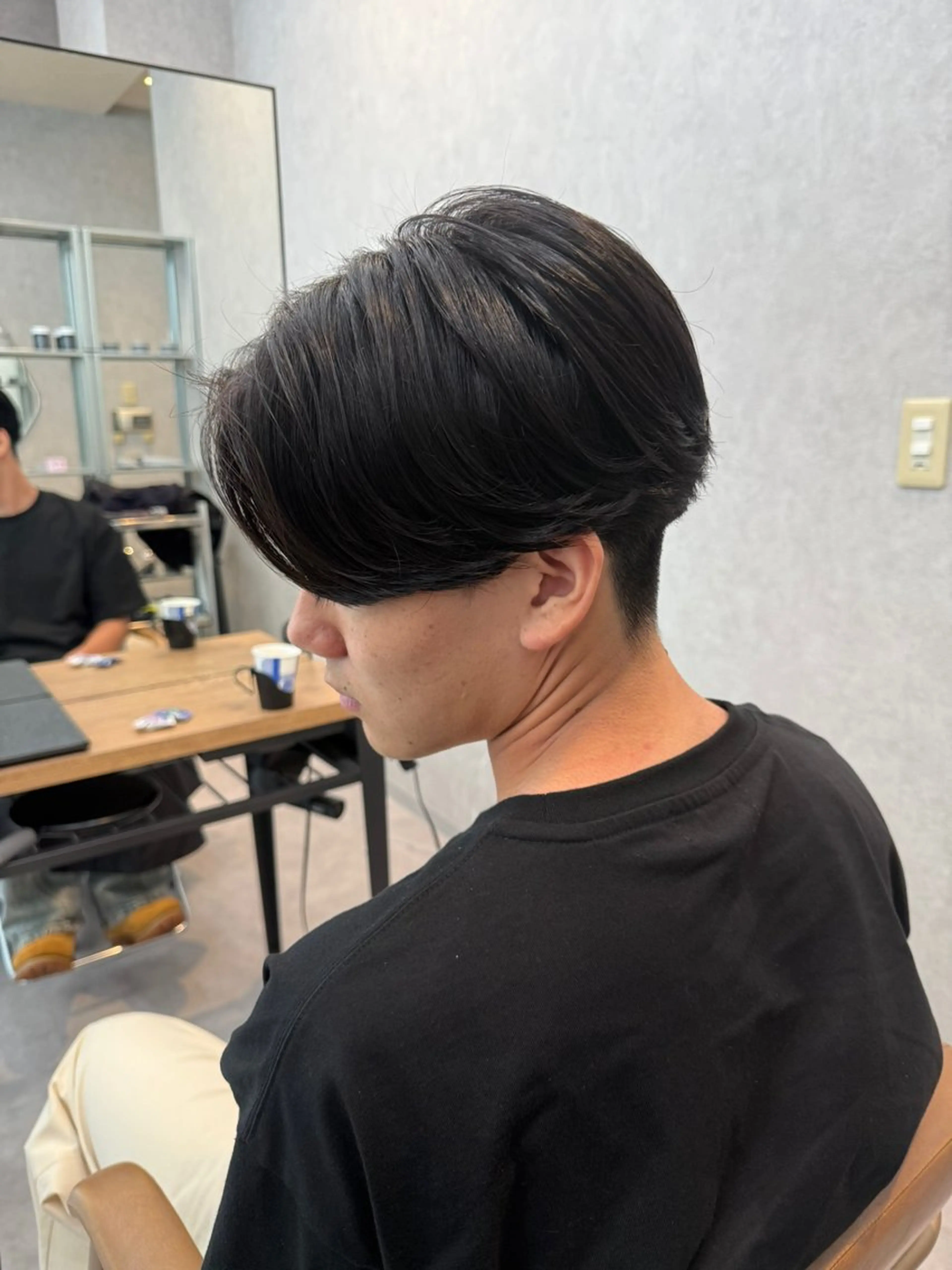 ミディアム パーマ メンズ ミディアムパーマ センターパート メンズパーマ ニュアンスパーマ カット パーマ メンズパーマ/波巻き パーマ/シャドウのヘアスタイル