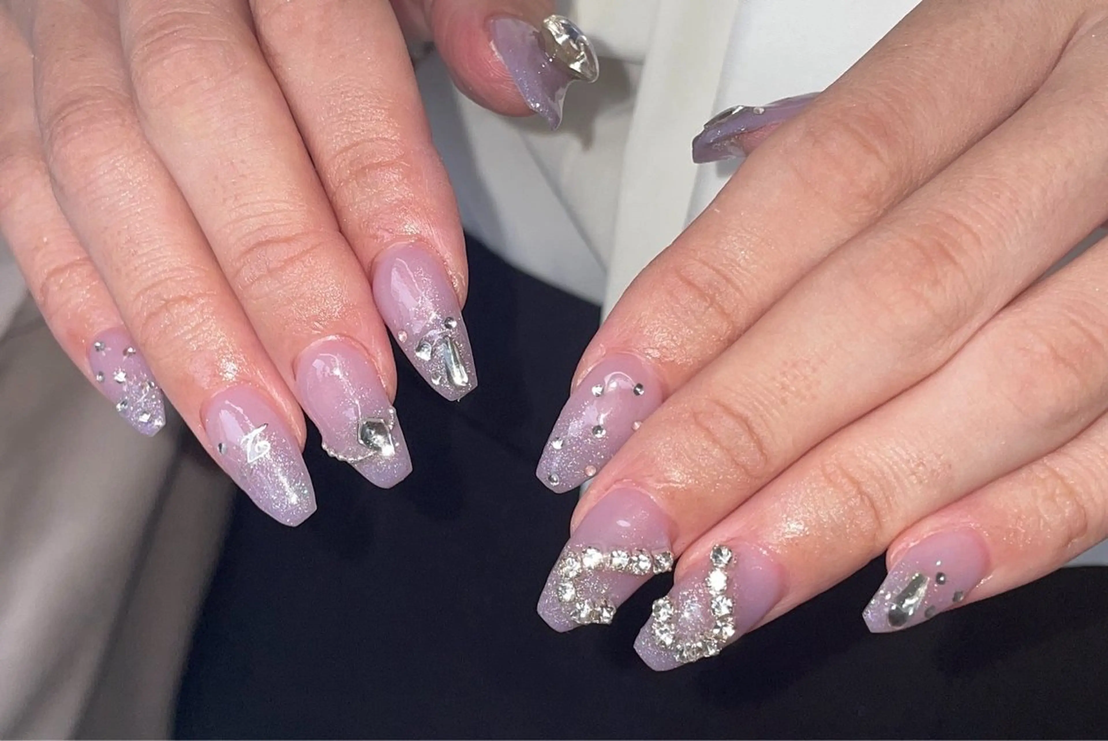 ネイル ハート パープル シルバー ハンドネイル ハンドケア 🎀NAIL🎀 AI🪄︎︎◝✩のネイルデザイン
