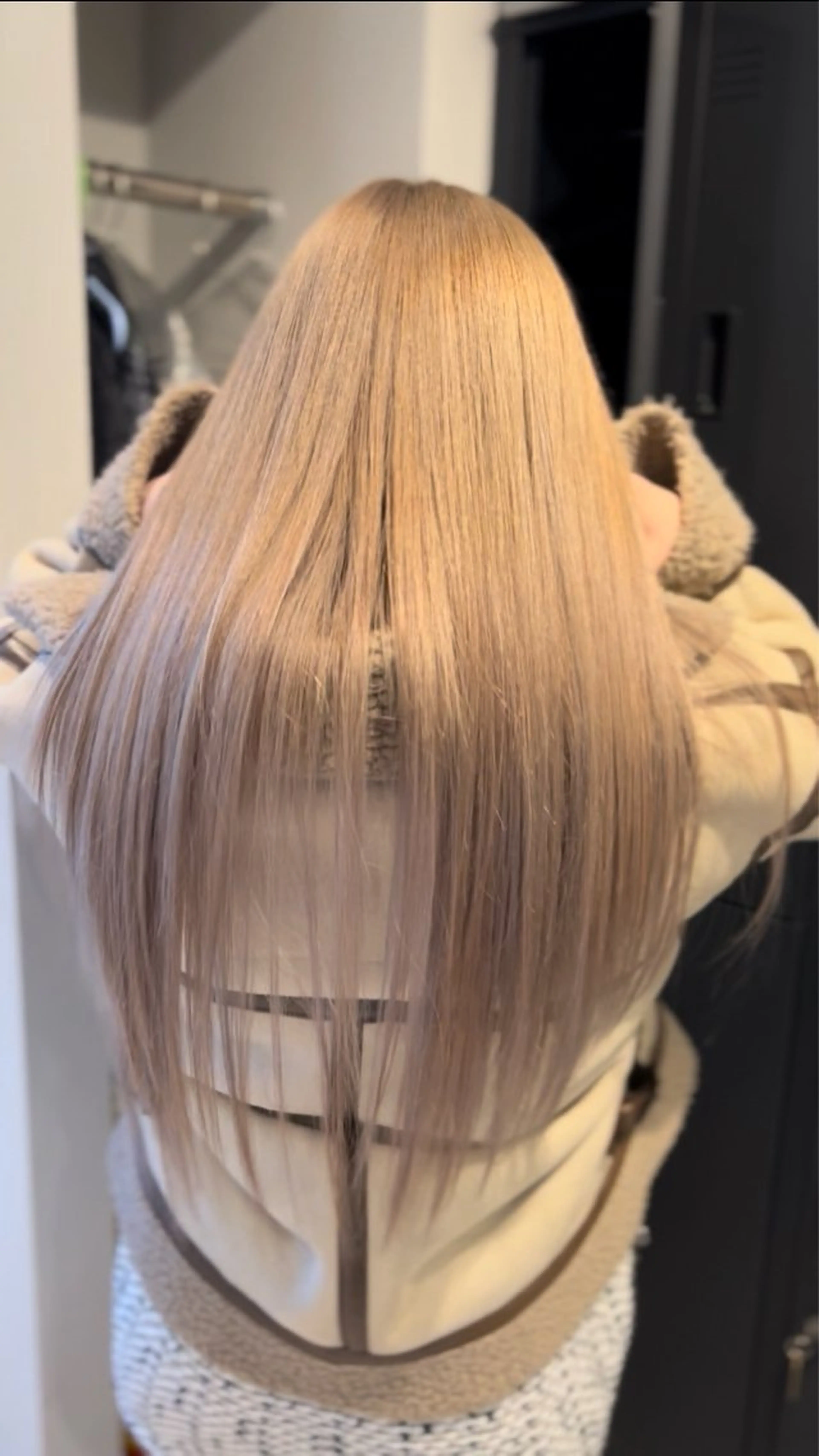 ロング カラー ベージュカラー ブリーチ ハイトーンカラー ホワイトベージュ ヘアカラー Revie  hair所属・福田ひより🐥 ブリーチ/レイヤーのヘアスタイル