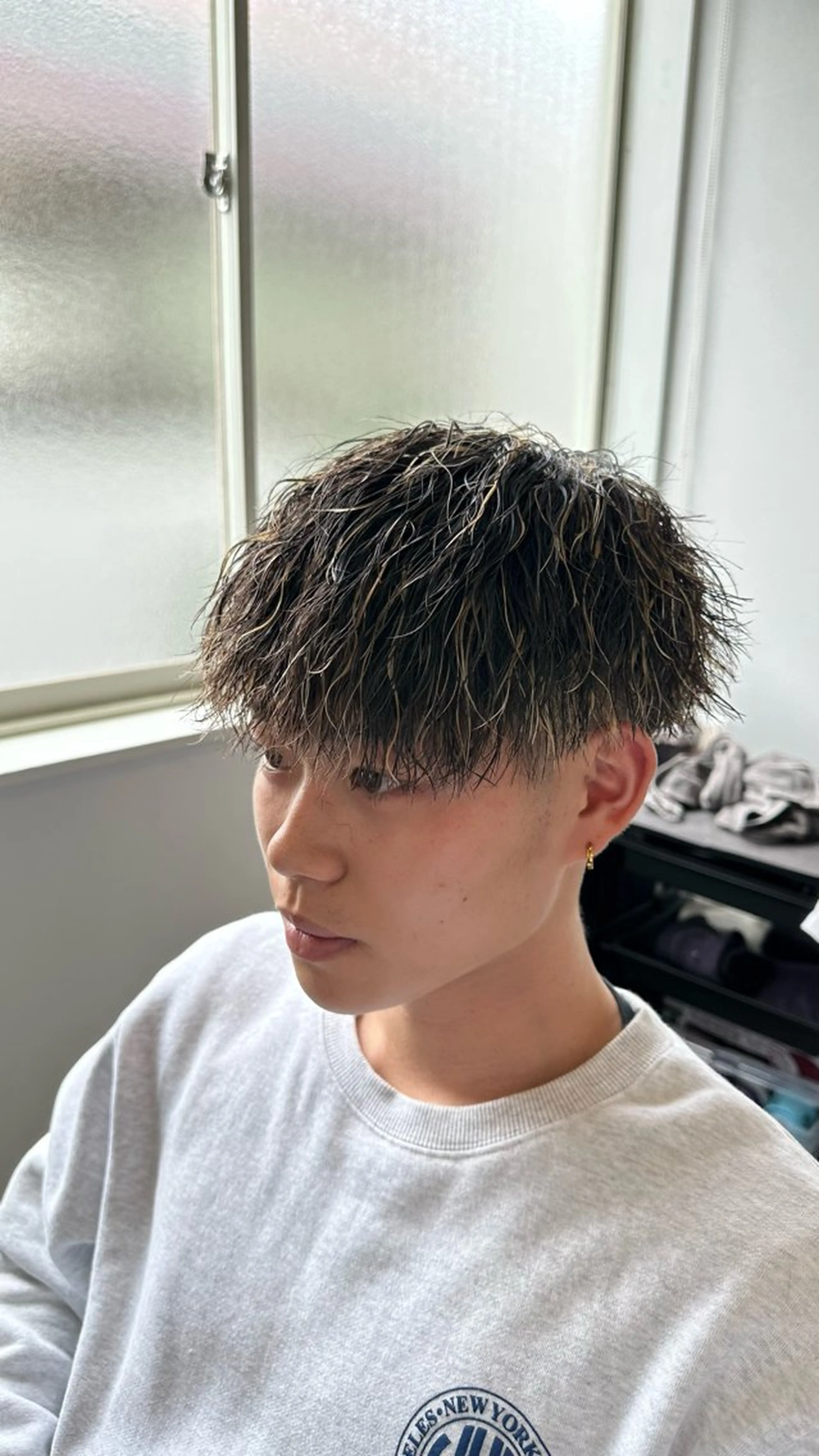 メンズ限定カット+ハイライト+パーマ+超音波トリートメントの写真