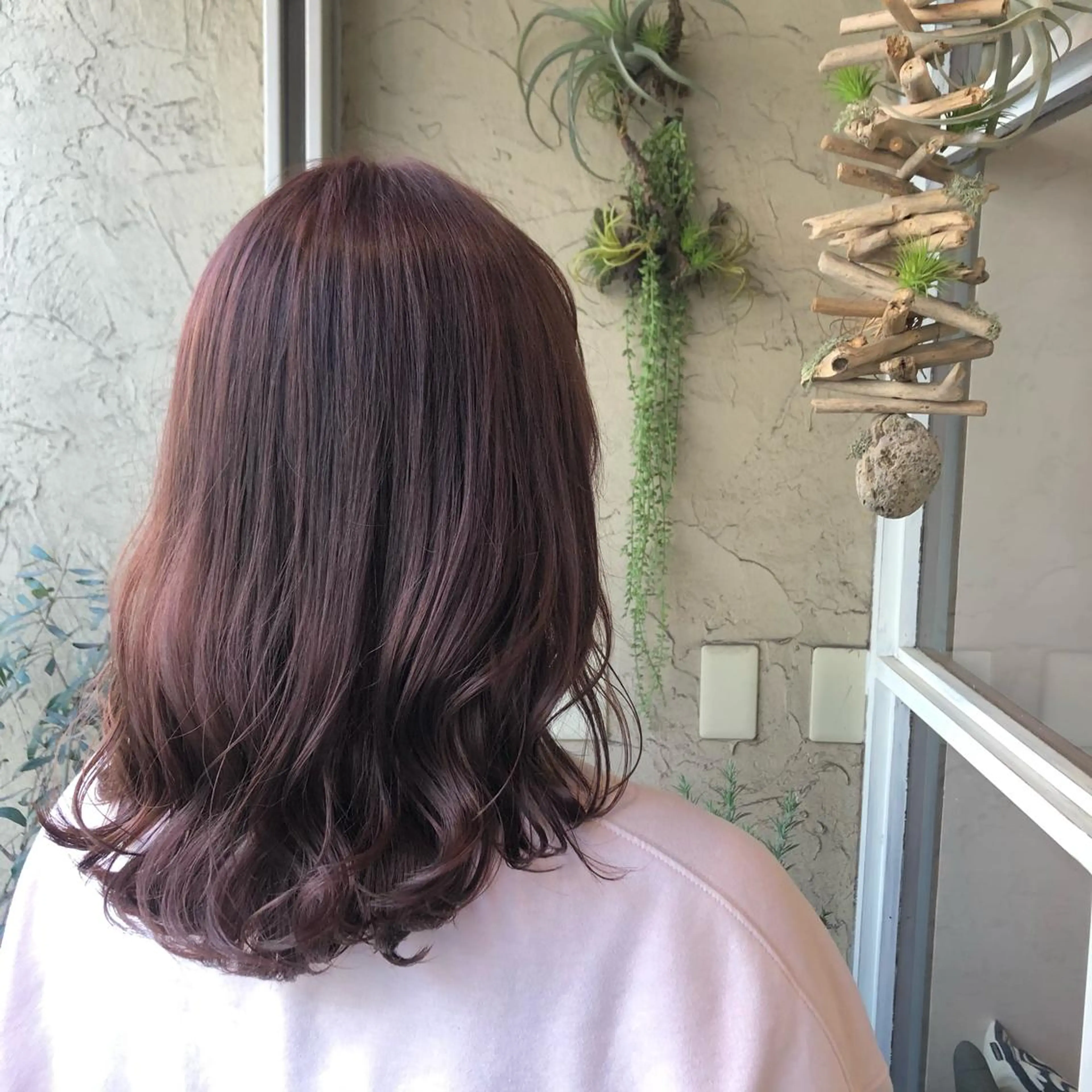 セミロング ピンクブラウン カット ヘアカラー ニイムラ ミキのヘアスタイル