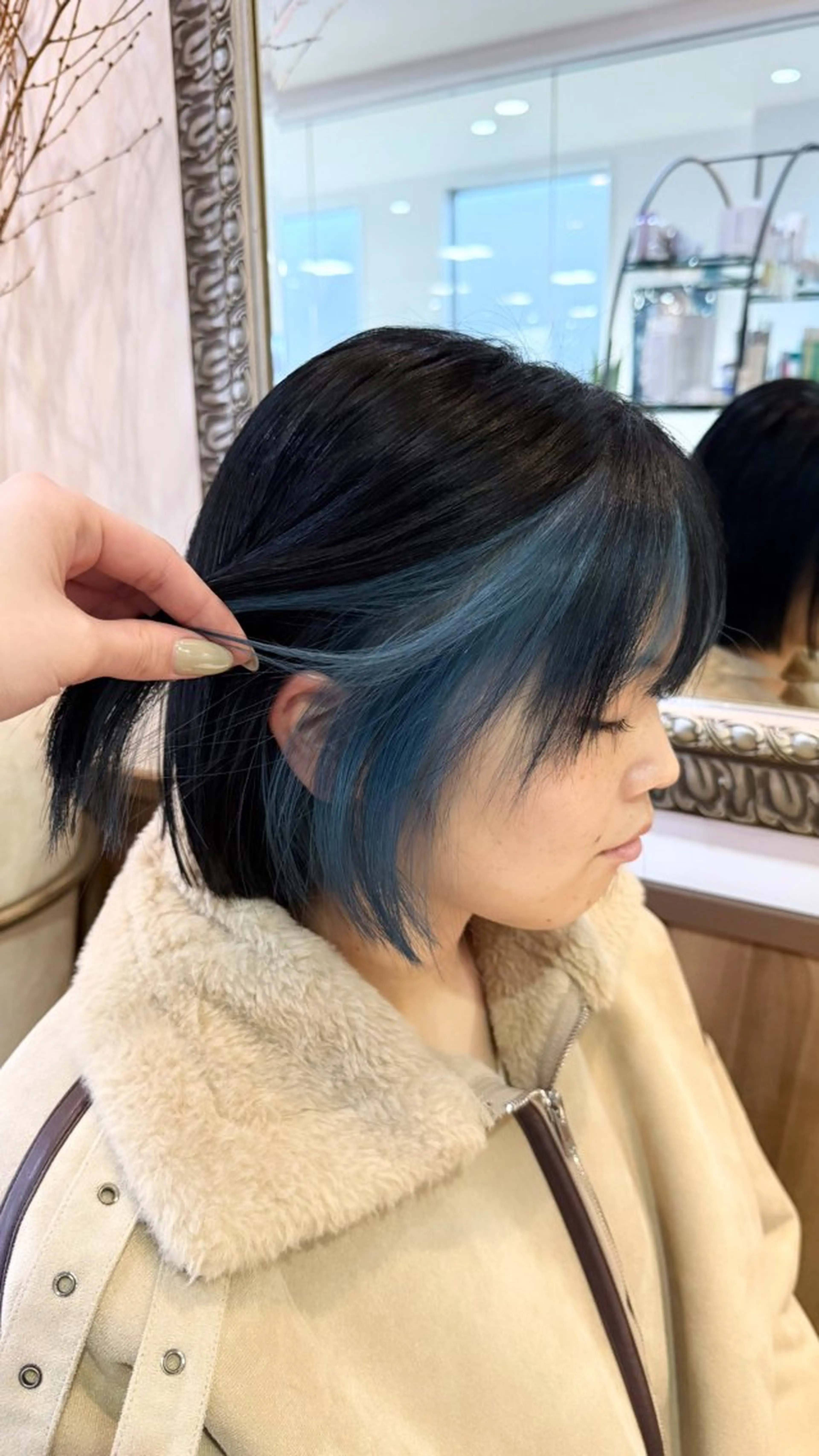 ショート カラー ブリーチ カット ヘアカラー トリートメント 後藤 凪咲のヘアスタイル