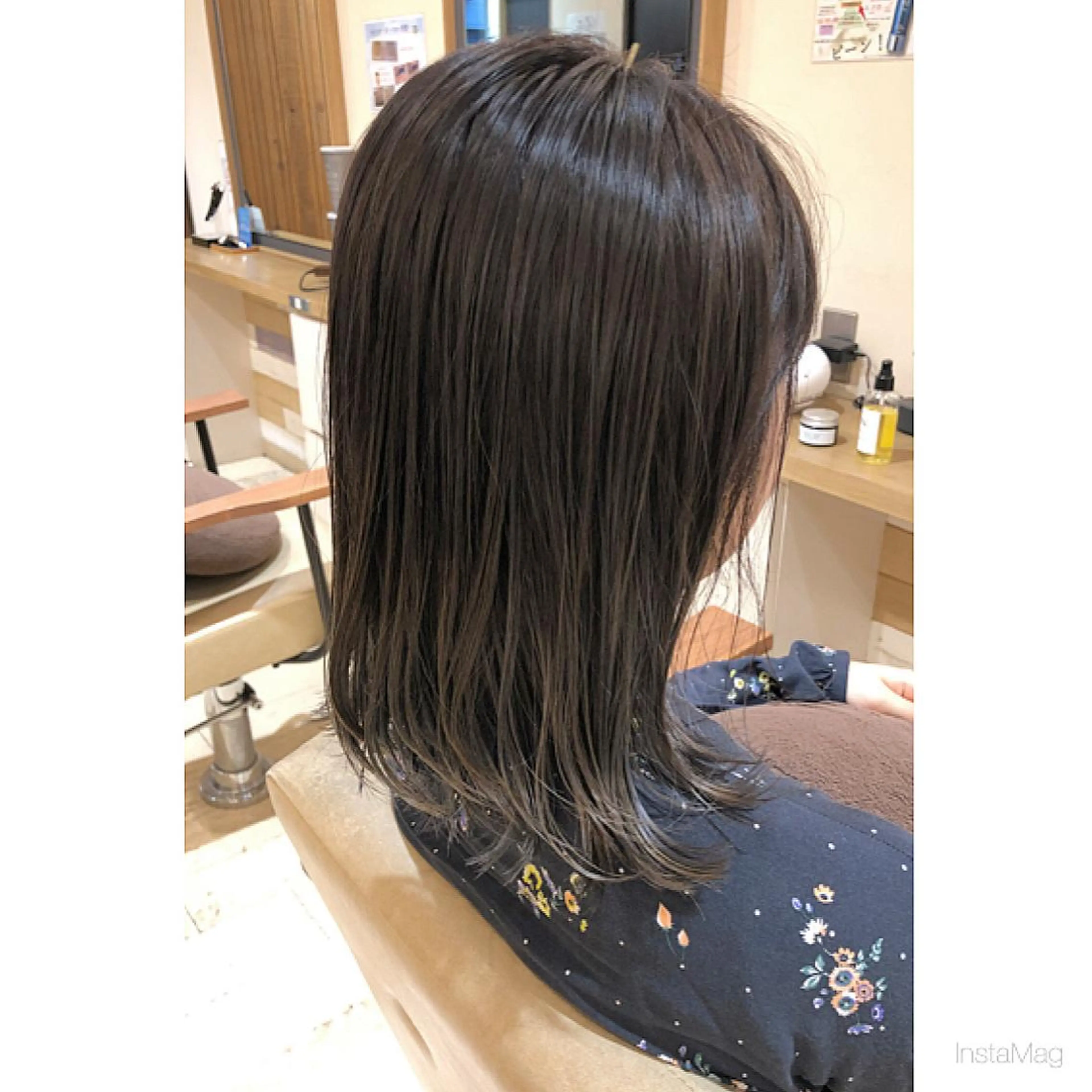 ミディアム カラー バレイヤージュ グレージュ レイヤーカット カット ヘアカラー 岩間 香純のヘアスタイル