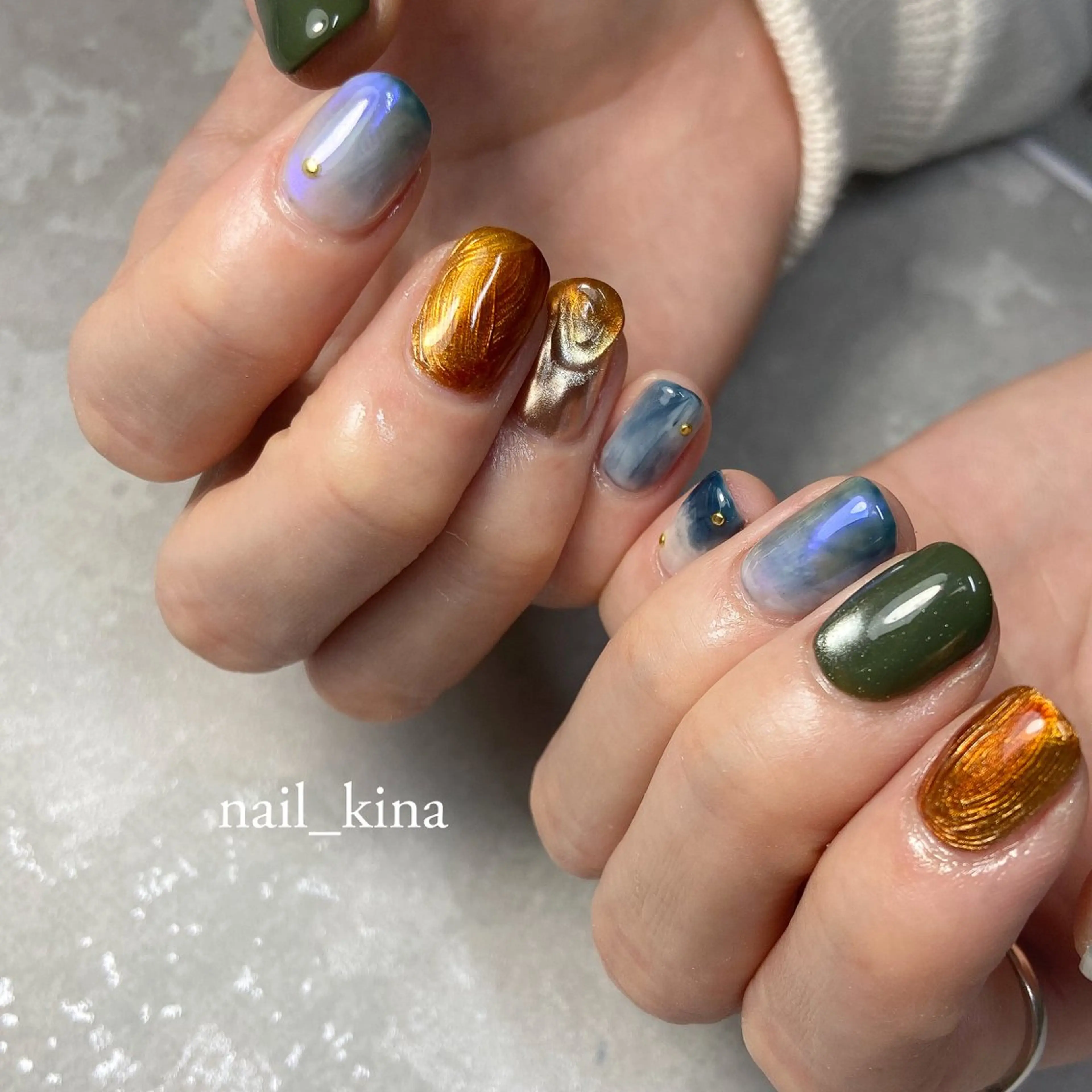 ネイル オーロラネイル ブルー マグネットネイル ニュアンスネイル ハンドネイル nail_ kinaのネイルデザイン