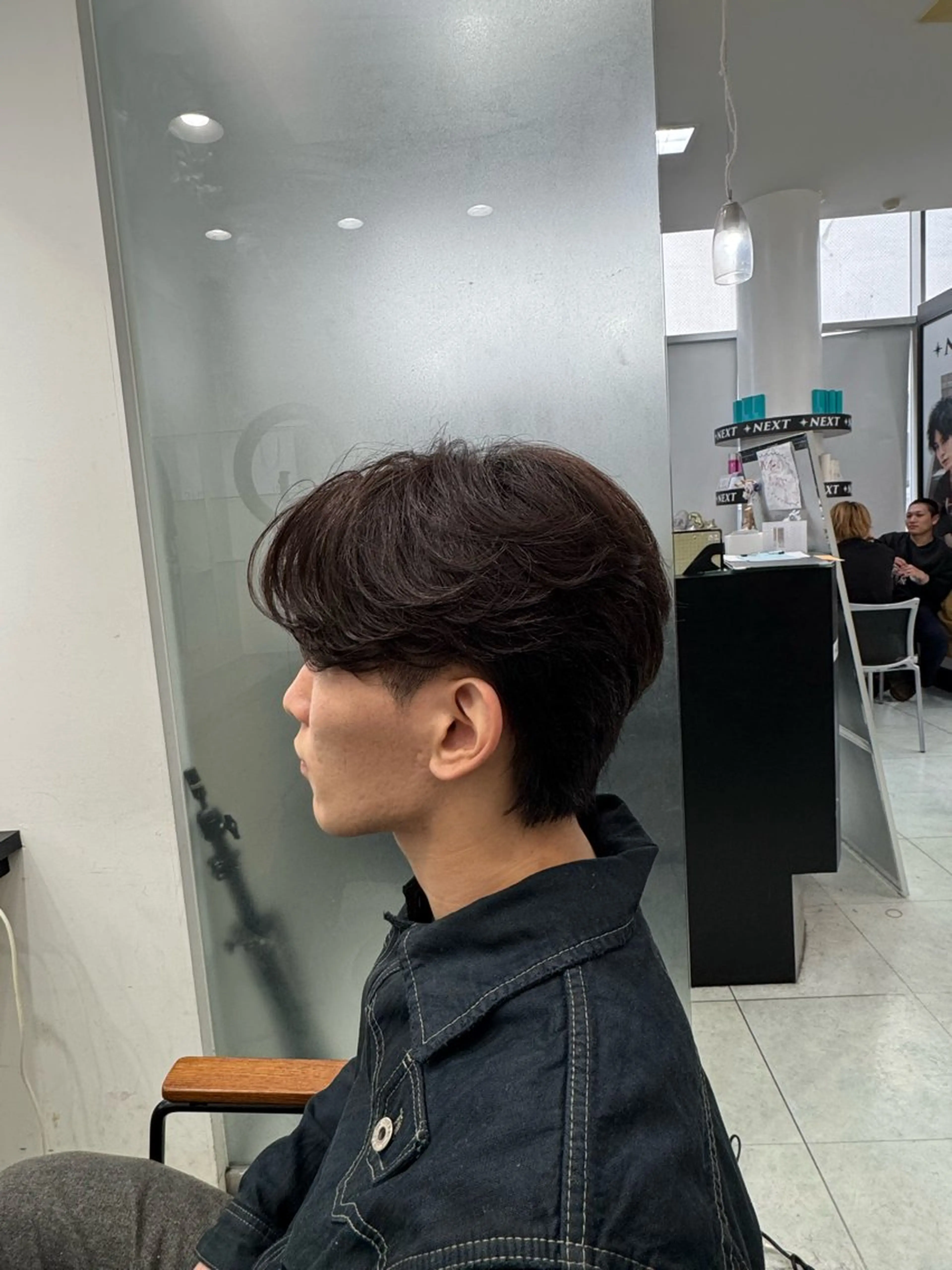 メンズ カット 毛流れ特化愁斗 センターパートパーマのヘアスタイル