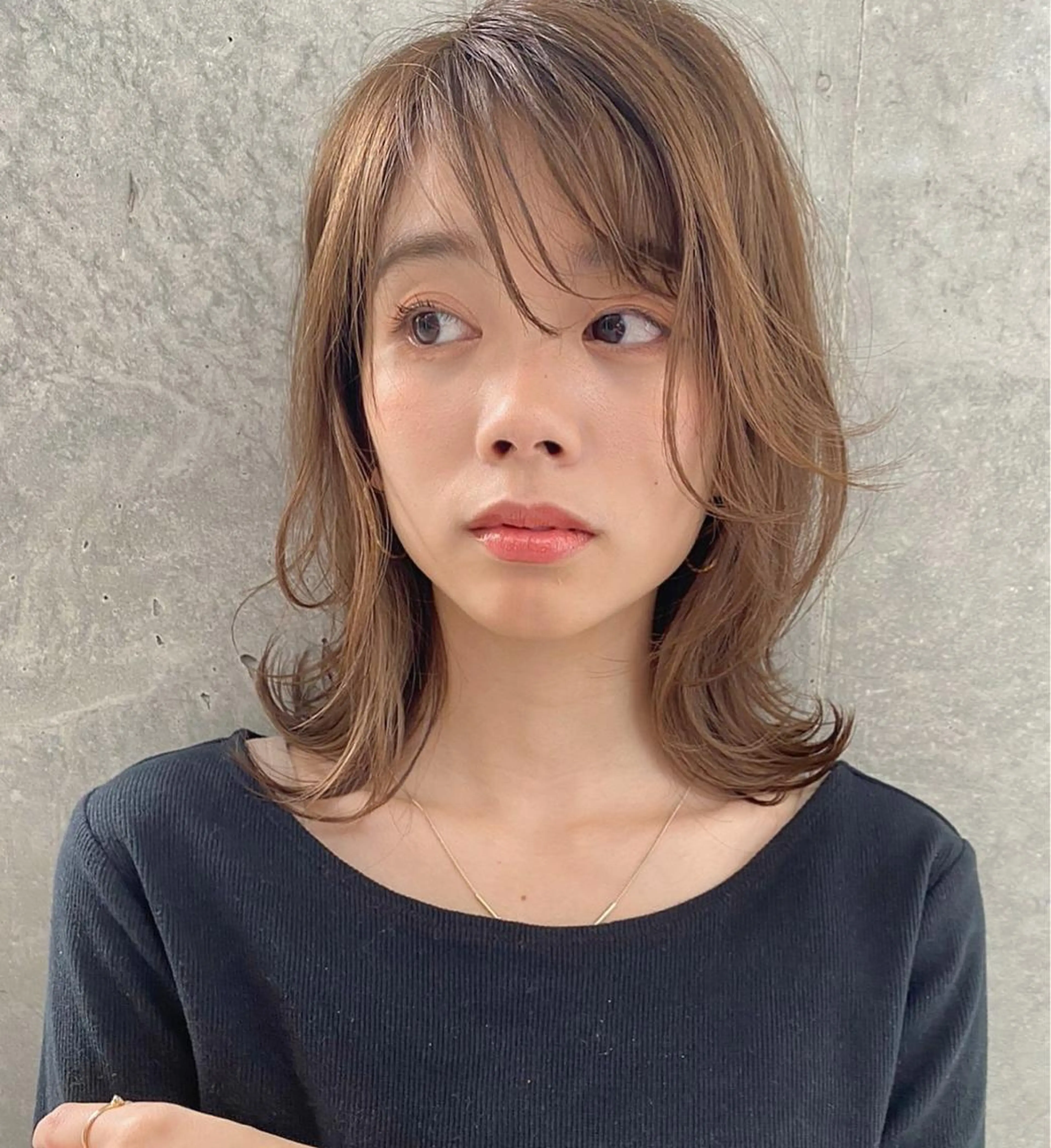 プレイングカラー🤍 細めハイライトのヘアスタイル