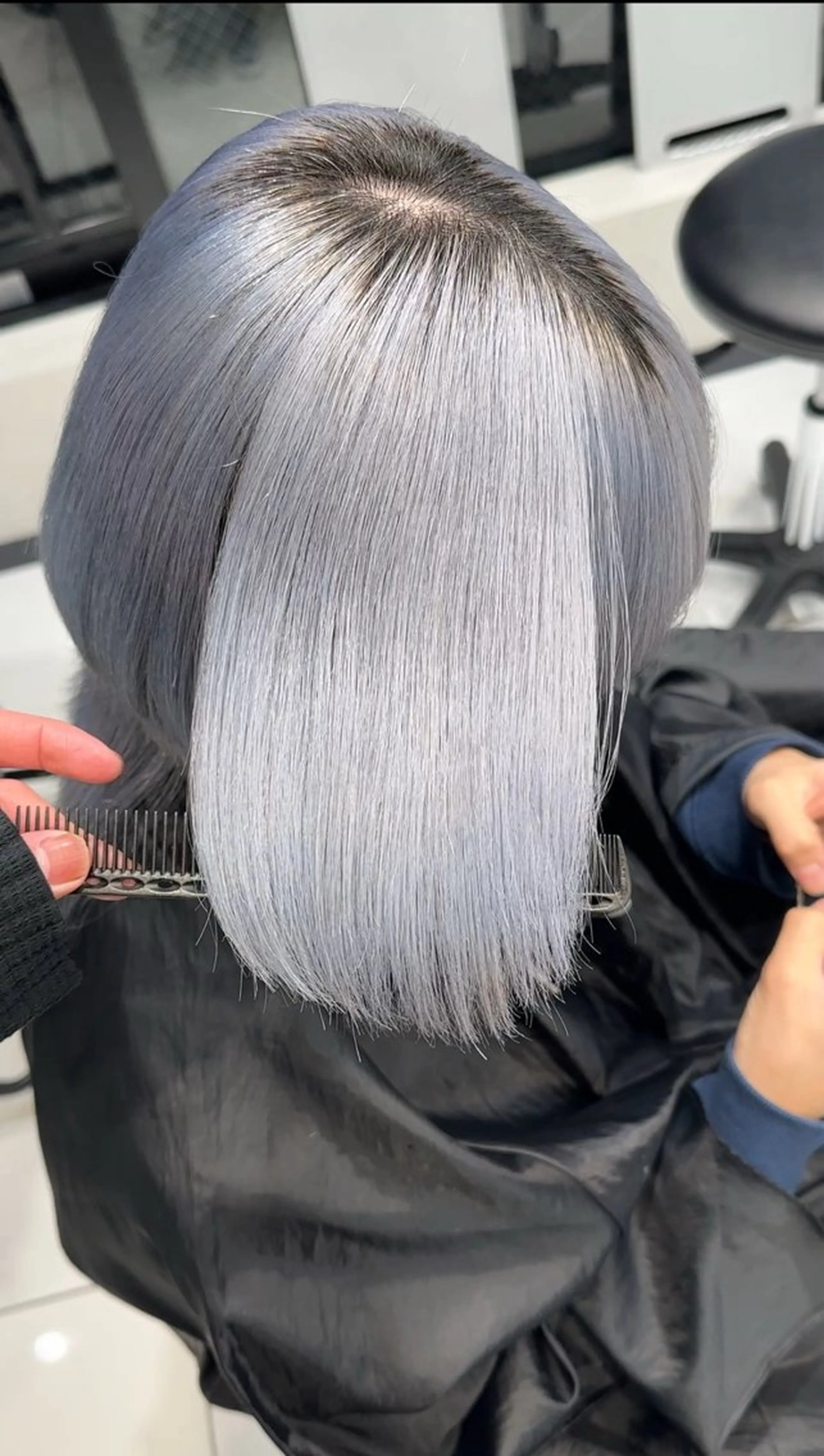 ミディアム カラー REN .のヘアスタイル
