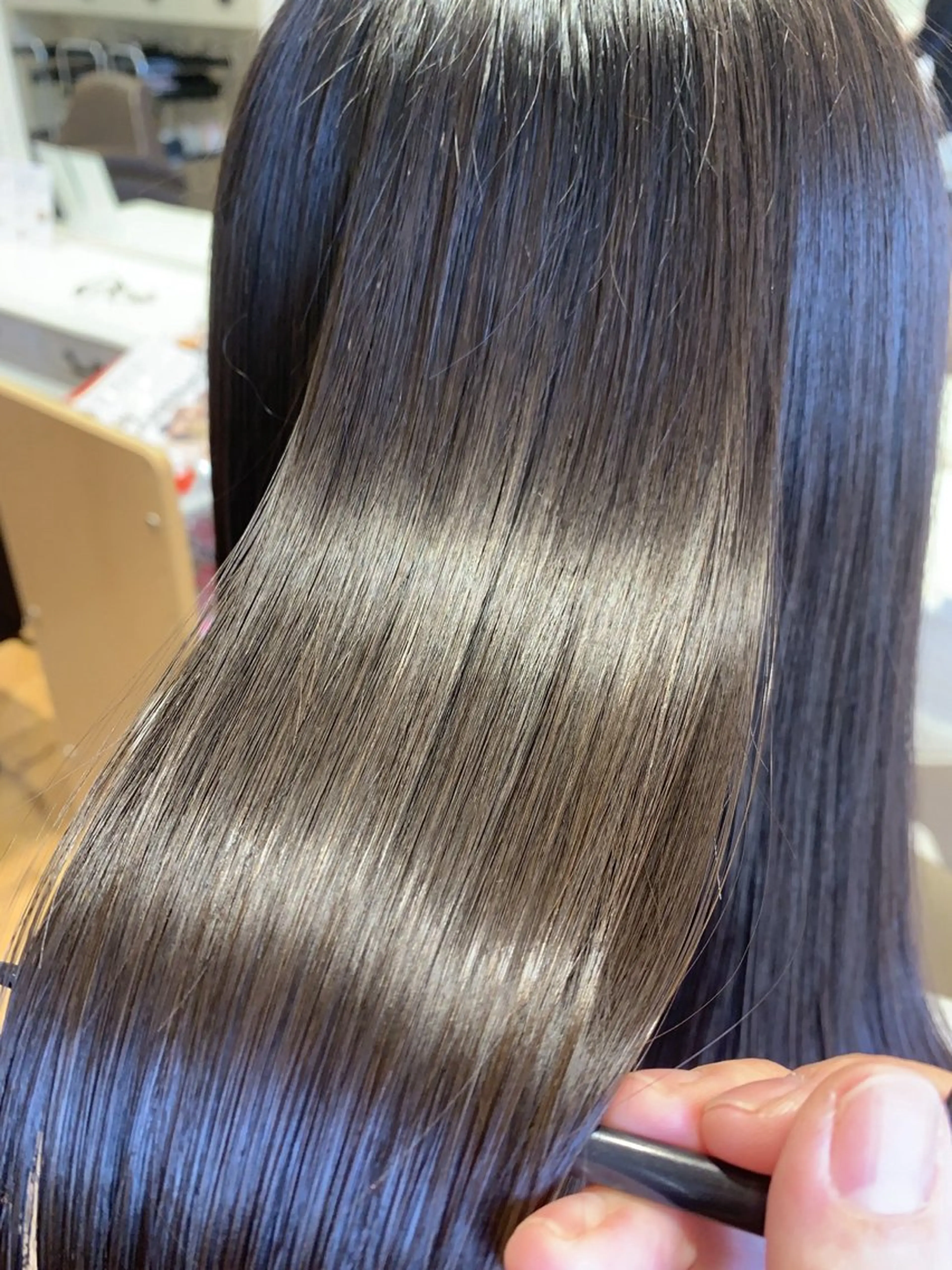 ロング カラー 亀井 結夏のヘアスタイル