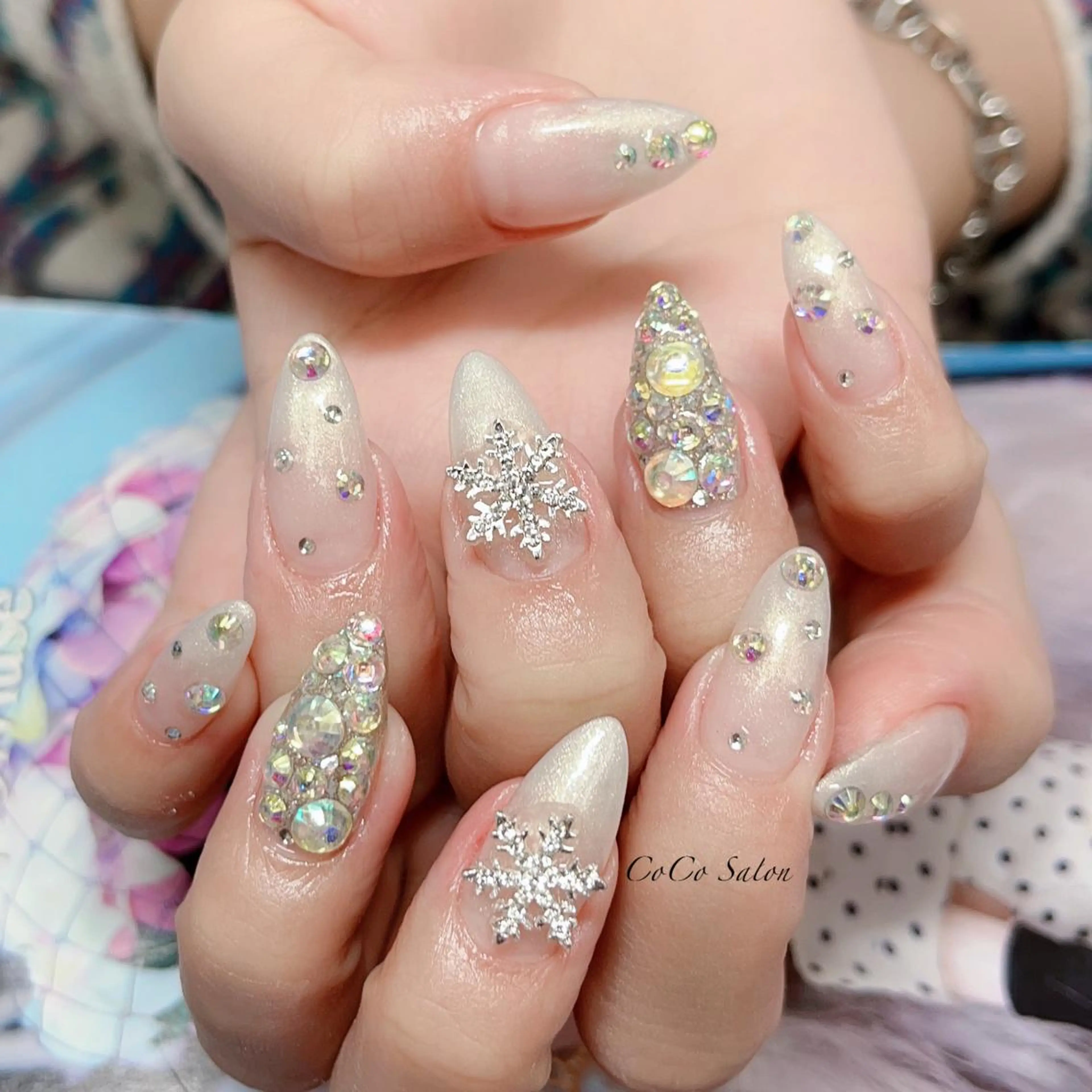 ネイル オーロラネイル 成人式 長さ出し ジェルネイル グラデーション ハンドネイル CoCoSalon ネイル/まつ毛予約のネイルデザイン