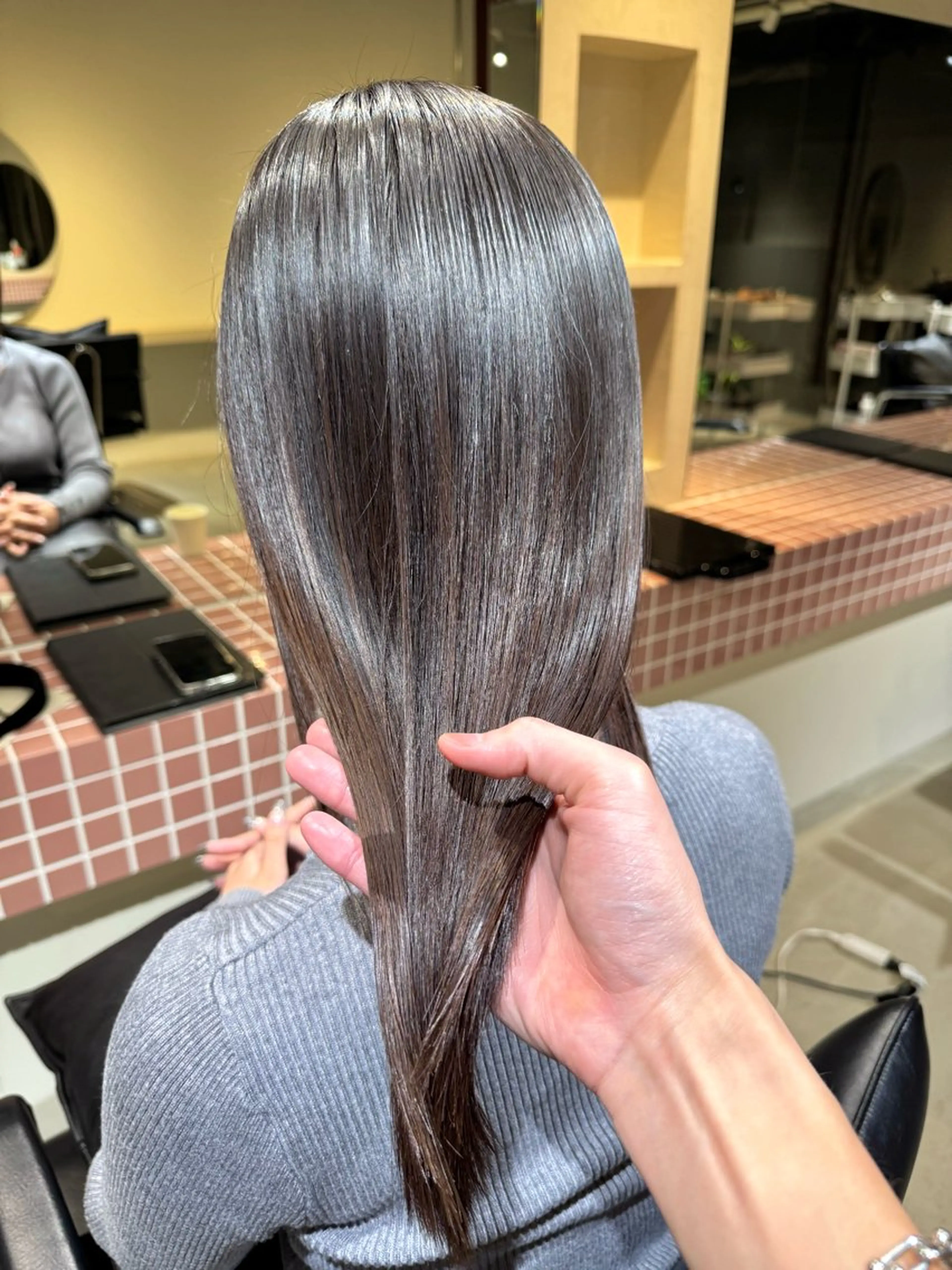 ロング 切りっぱなしボブ ショートボブ アッシュ ボブ ハイライト eto所属・髪質改善スペシャリス ト長尾勇弥/梅田中津のヘアスタイル