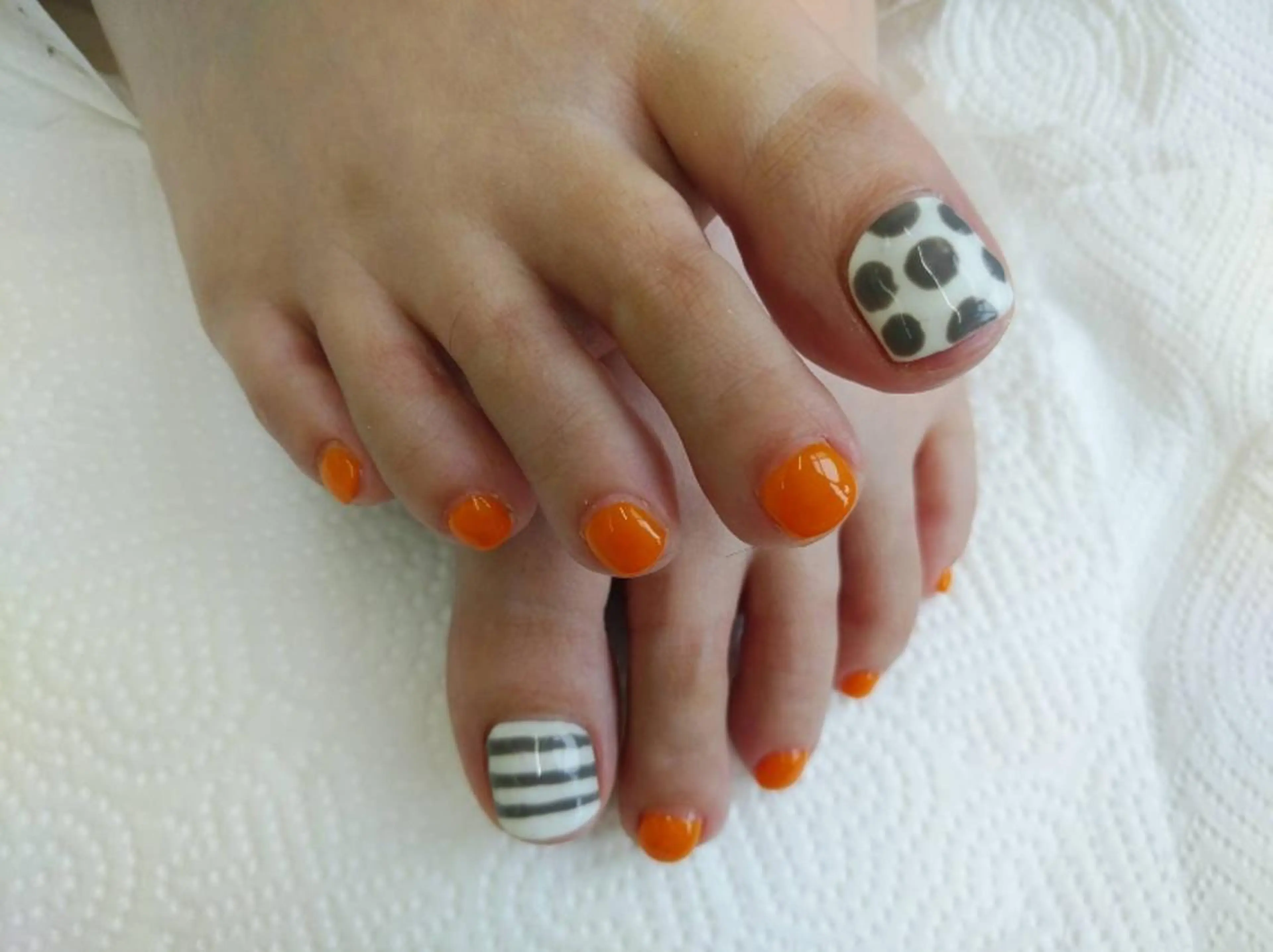ネイル ボーダー フットネイル オレンジ プライベートサロン RosyLily所属・プライベートサロン Rosy Lilyのネイルデザイン