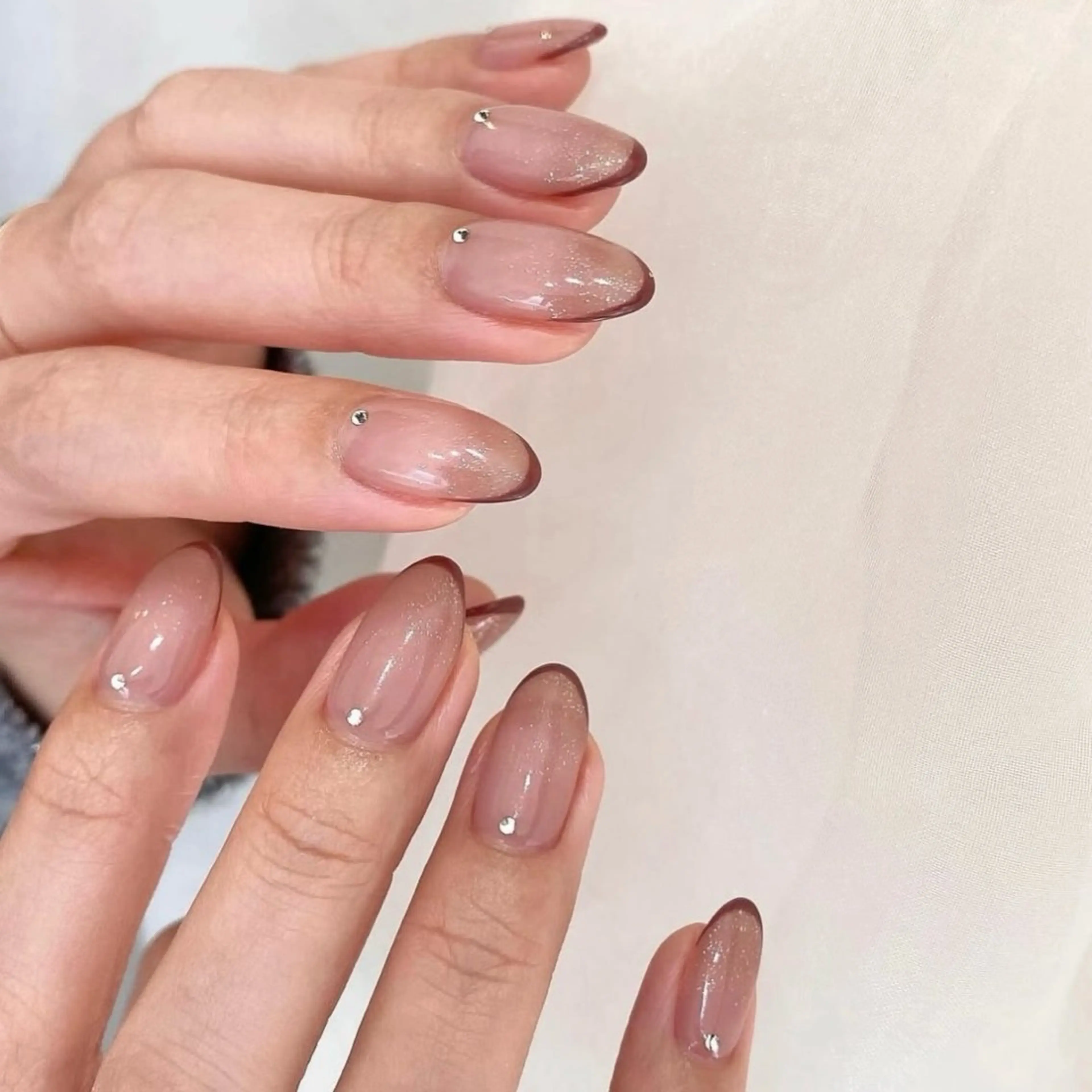 ネイル ハンドネイル チョウ 🦋のネイルデザイン