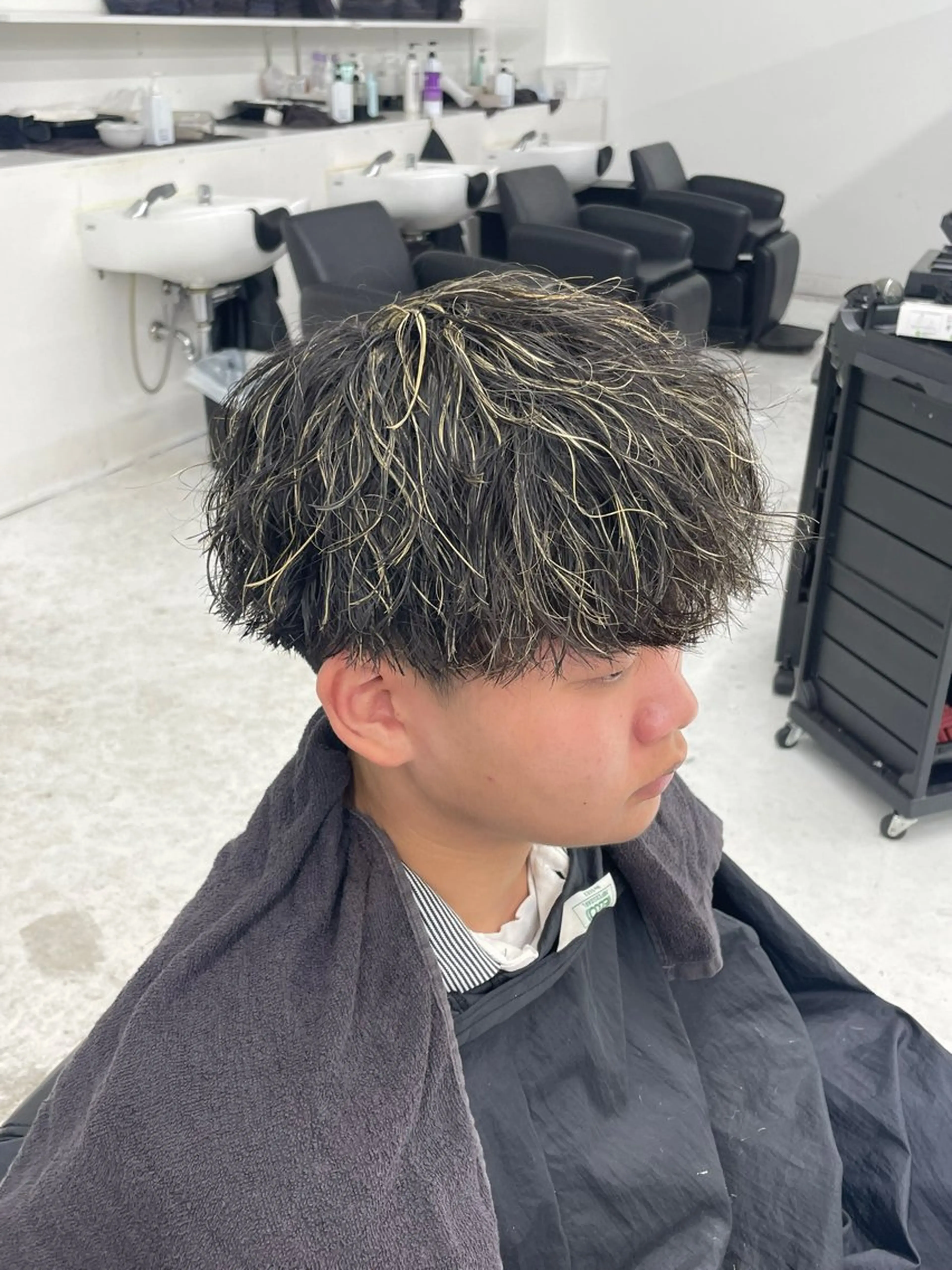 ミディアム カラー パーマ メンズ メンズメッシュ メッシュ カット パーマ トリートメント 【柏メンズパーマ職人 】店長　KAZUMAのヘアスタイル