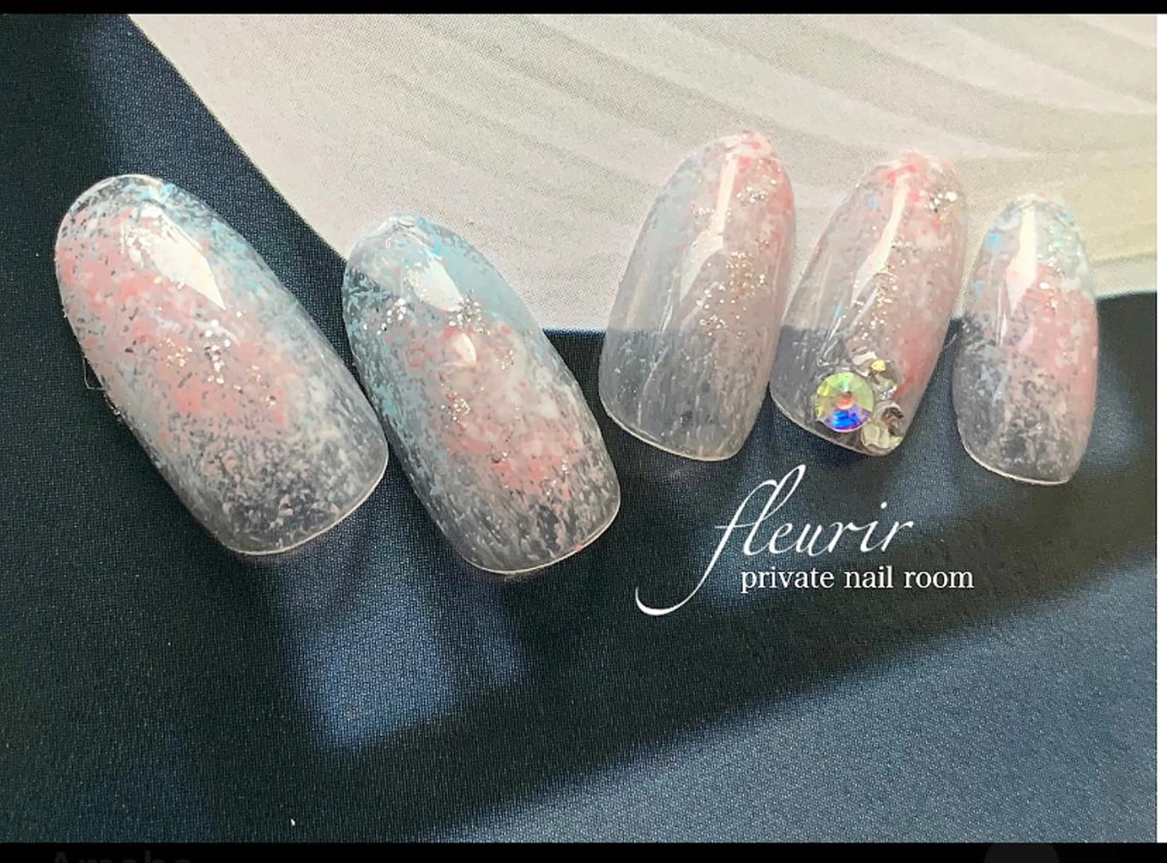 ネイル 長さ出し ラメ(グリッター) 水色 オフィスネイル パステルネイル フルリール 【プライベートサロンのネイルデザイン
