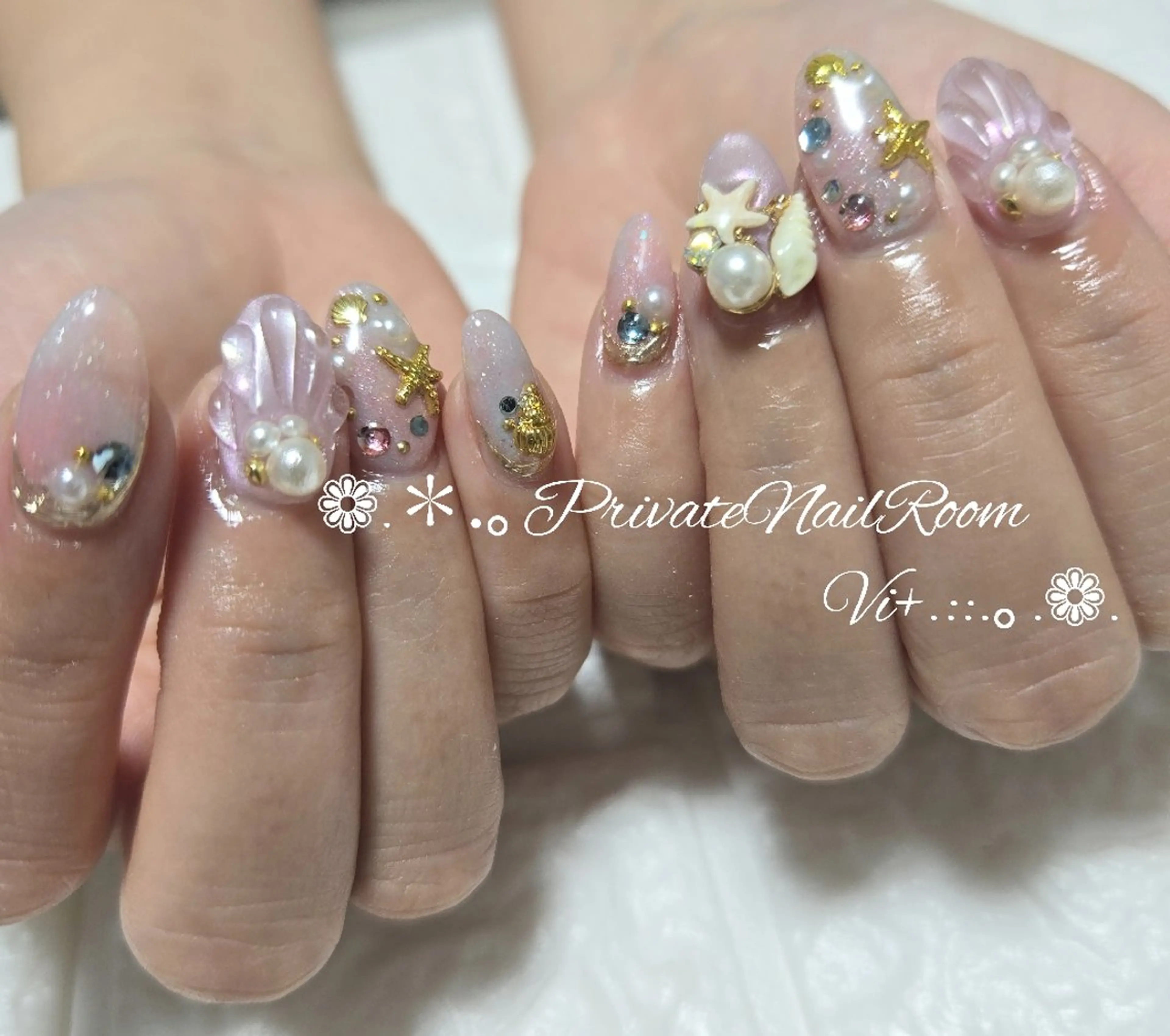ネイル ハンドネイル Nail Room Vi+のネイルデザイン