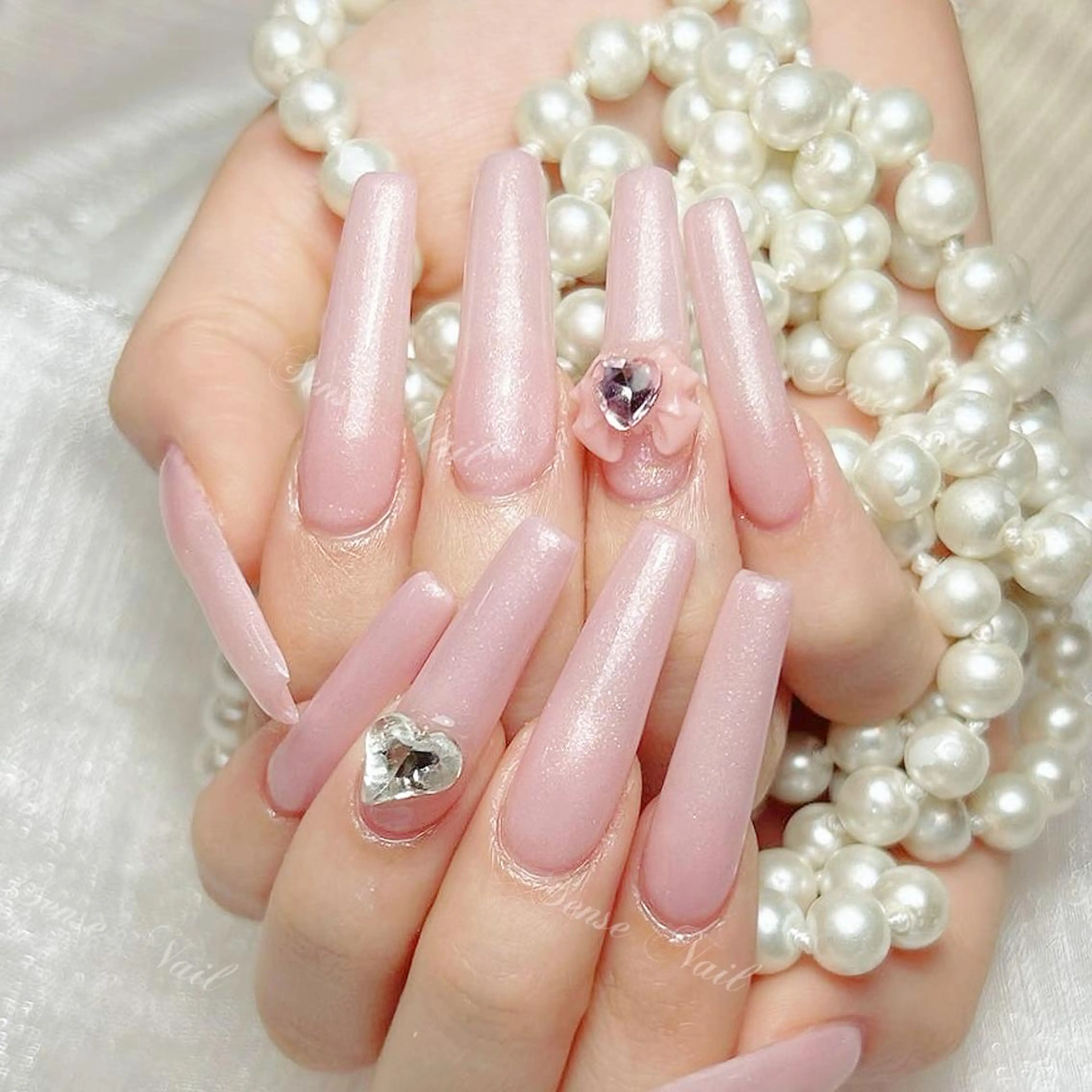 ネイル ハンドネイル ハンドケア Queening 🦋のネイルデザイン