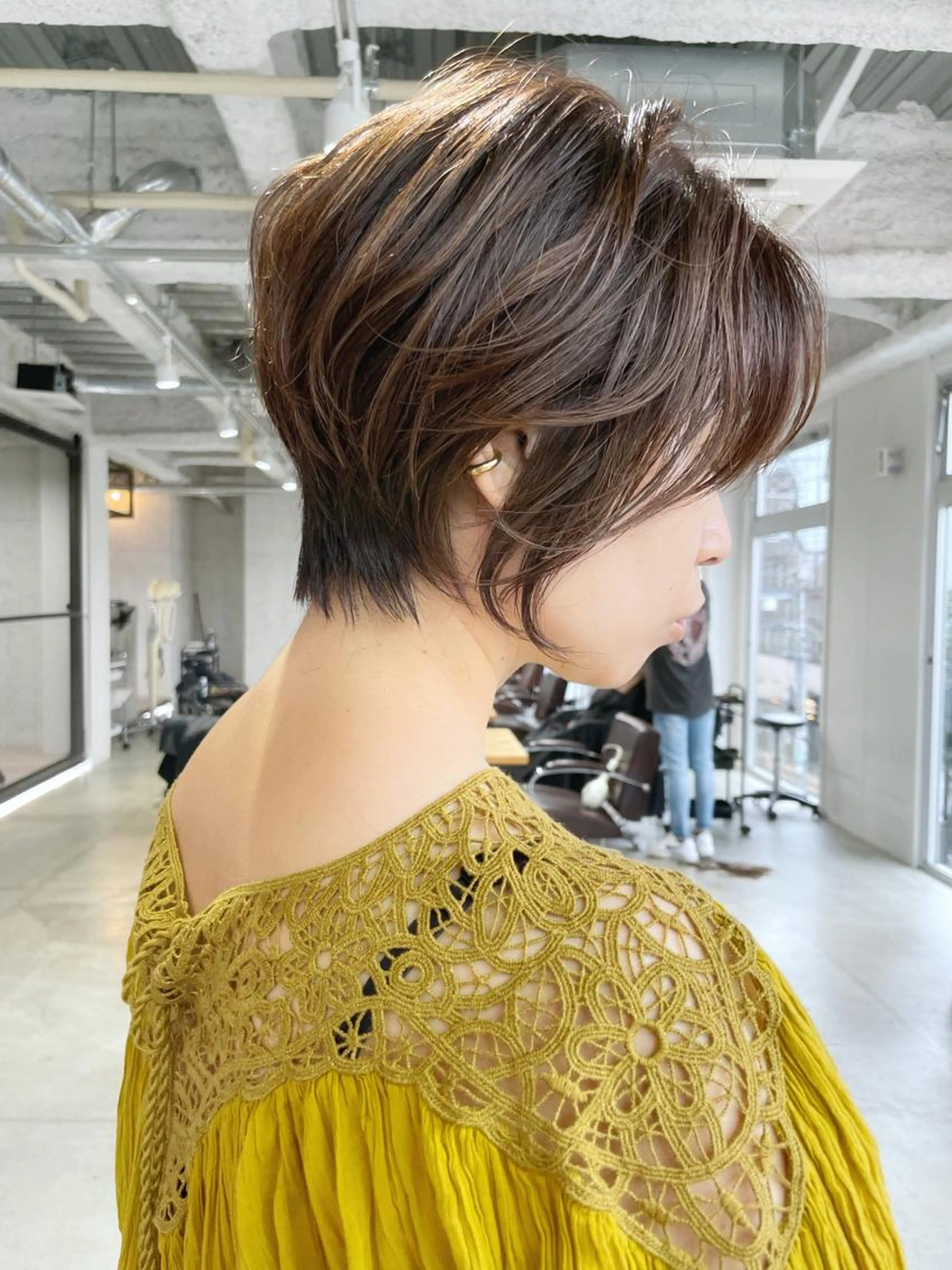カット＋ブリーチデザイン（ハイライト、白髪ぼかし、インナーカラー、プレイングカラー）の写真