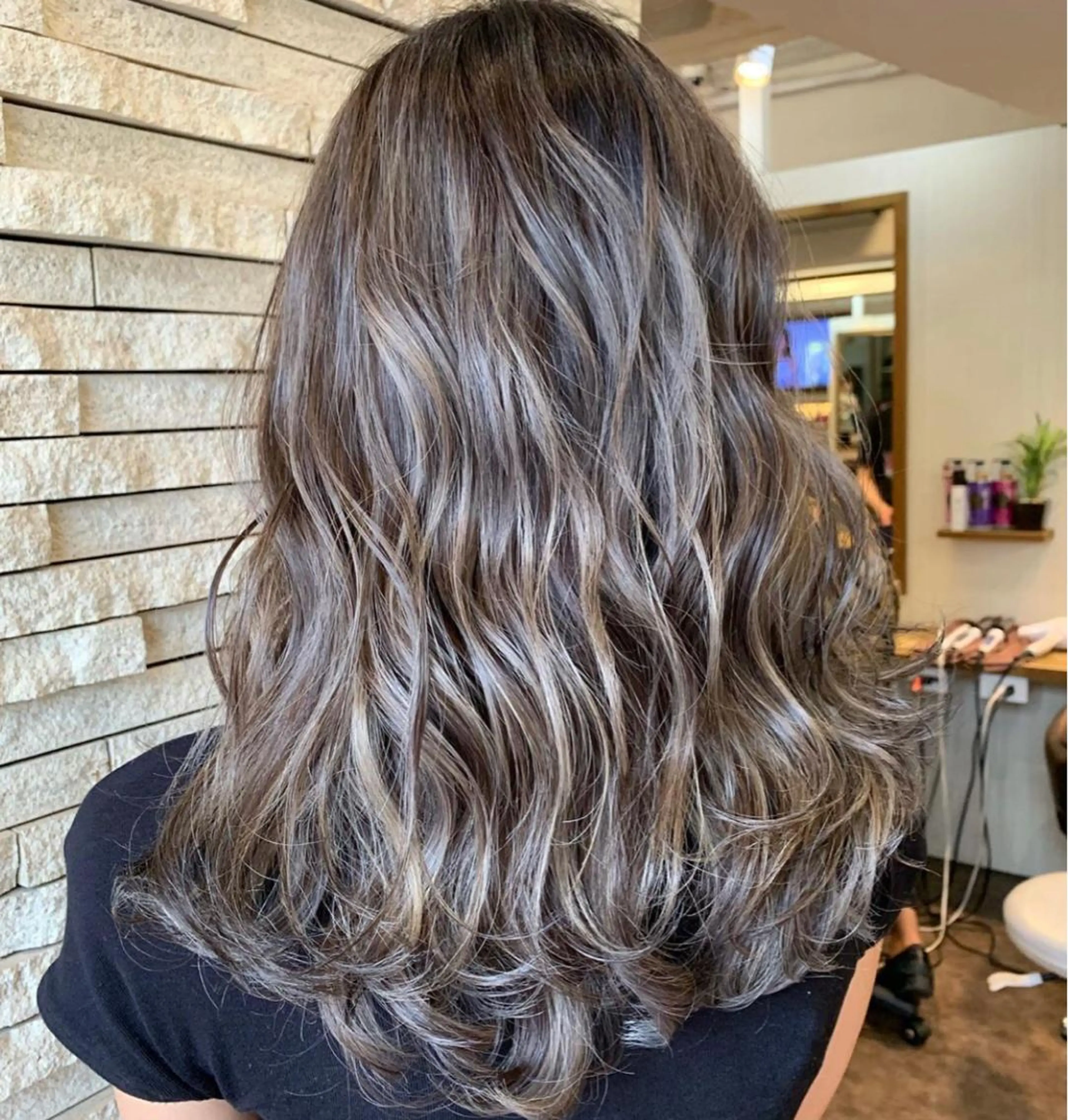 セミロング カラー ハイライトカラー ハイライト ヘアカラー JIL BLAN千葉所属・サロウィン千葉店 Toshikiのヘアスタイル