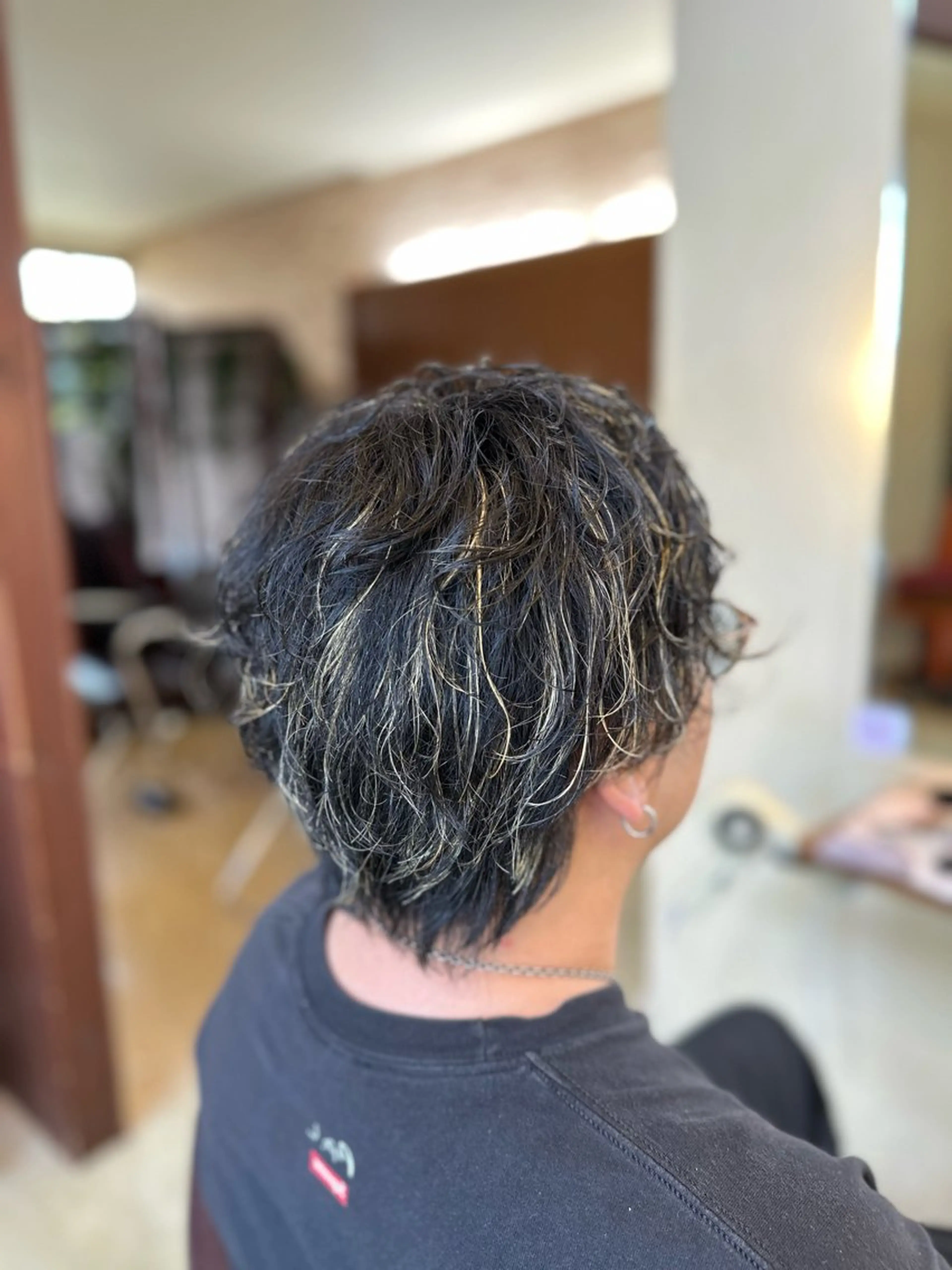 ショート カラー メンズ メンズハイライト ハイライトカラー ハイライト ヘアカラー 鈴木希優 /ハイトーンカラーのヘアスタイル