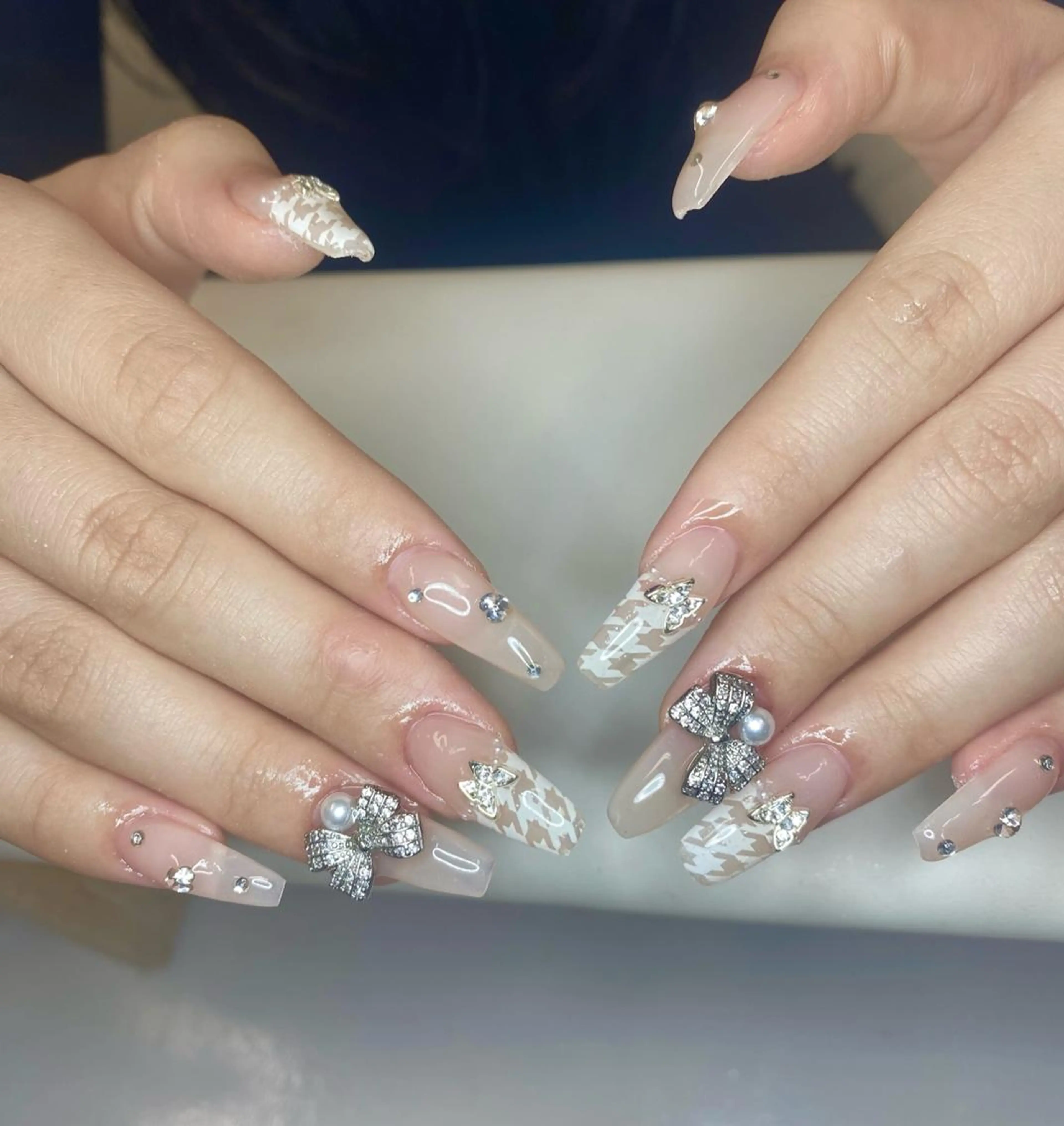 ネイル アートネイル 長さ出し ネイルチップ Queens ciciのネイルデザイン