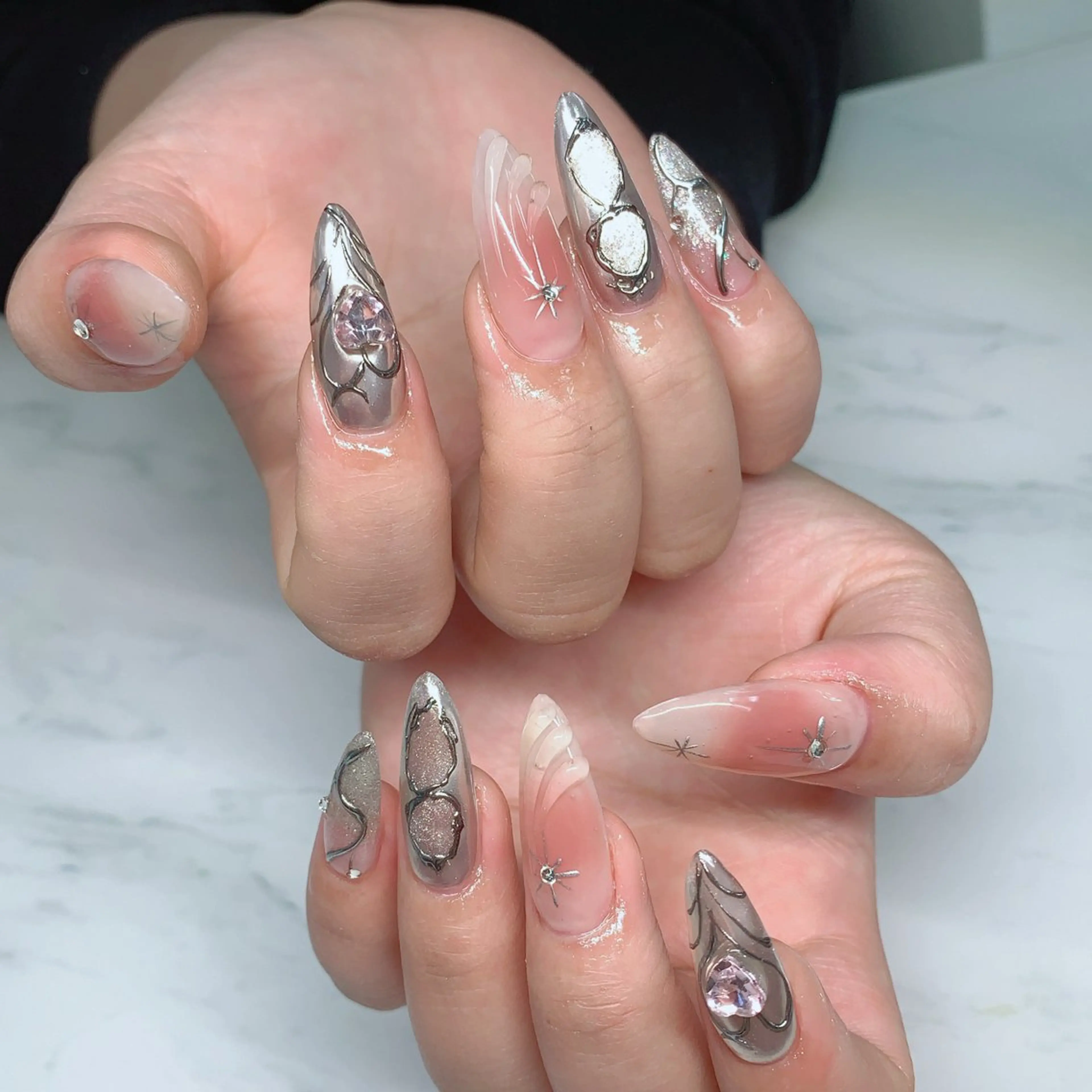 ネイル オーロラネイル 長さ出し フットネイル ジェルネイル キラキラネイル ハンドネイル インフィニティ ネイルサロンのネイルデザイン