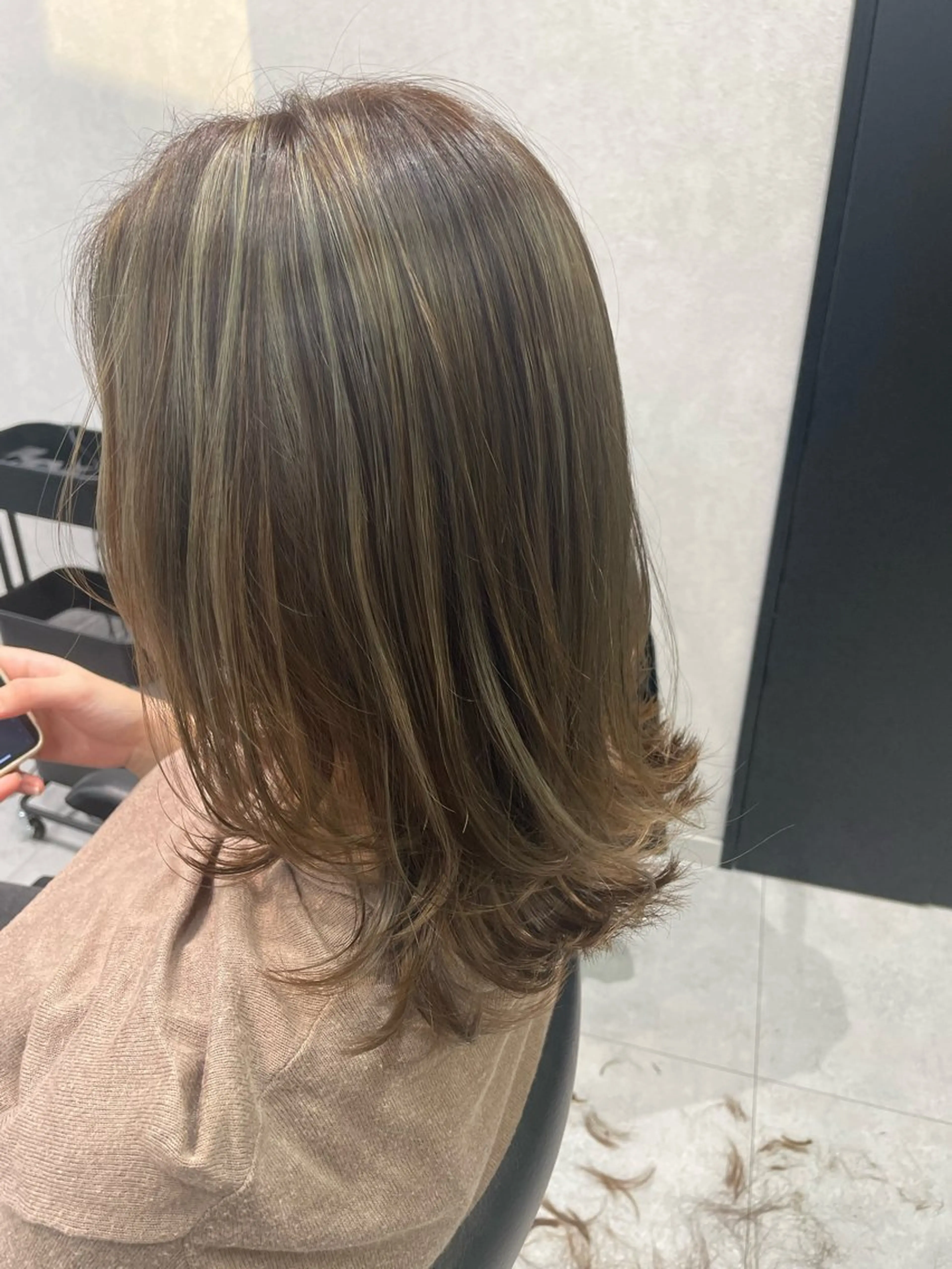 ミディアム カラー ハイライトカラー ハイライト レイヤーカット ヘアカラー トリートメント ✨横須賀髪質改善✨️ 加藤 百音のヘアスタイル