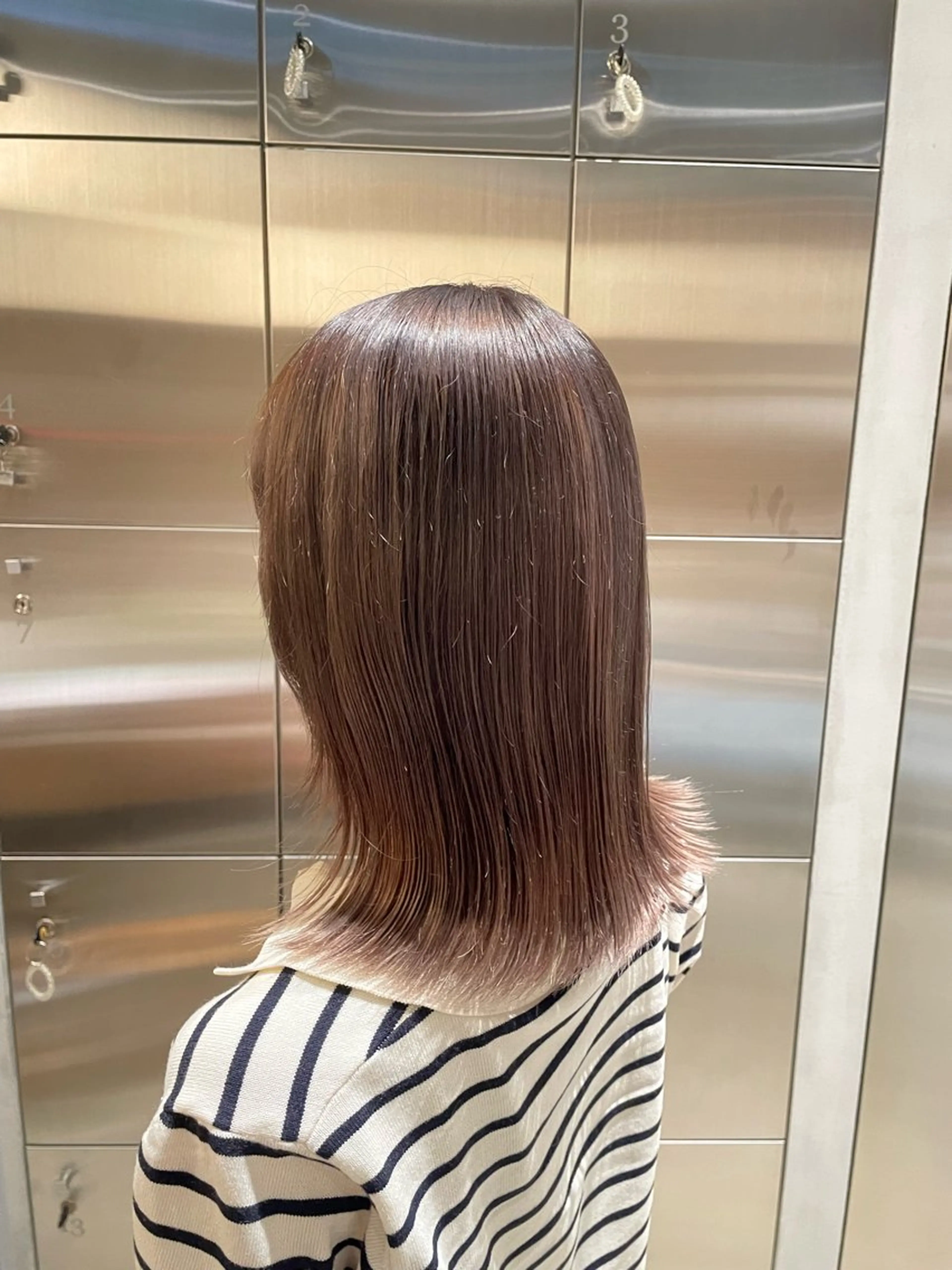 ミディアム カラー ブラウンカラー 透明感カラー ミルクティーブラウン 樋口 花穂のヘアスタイル
