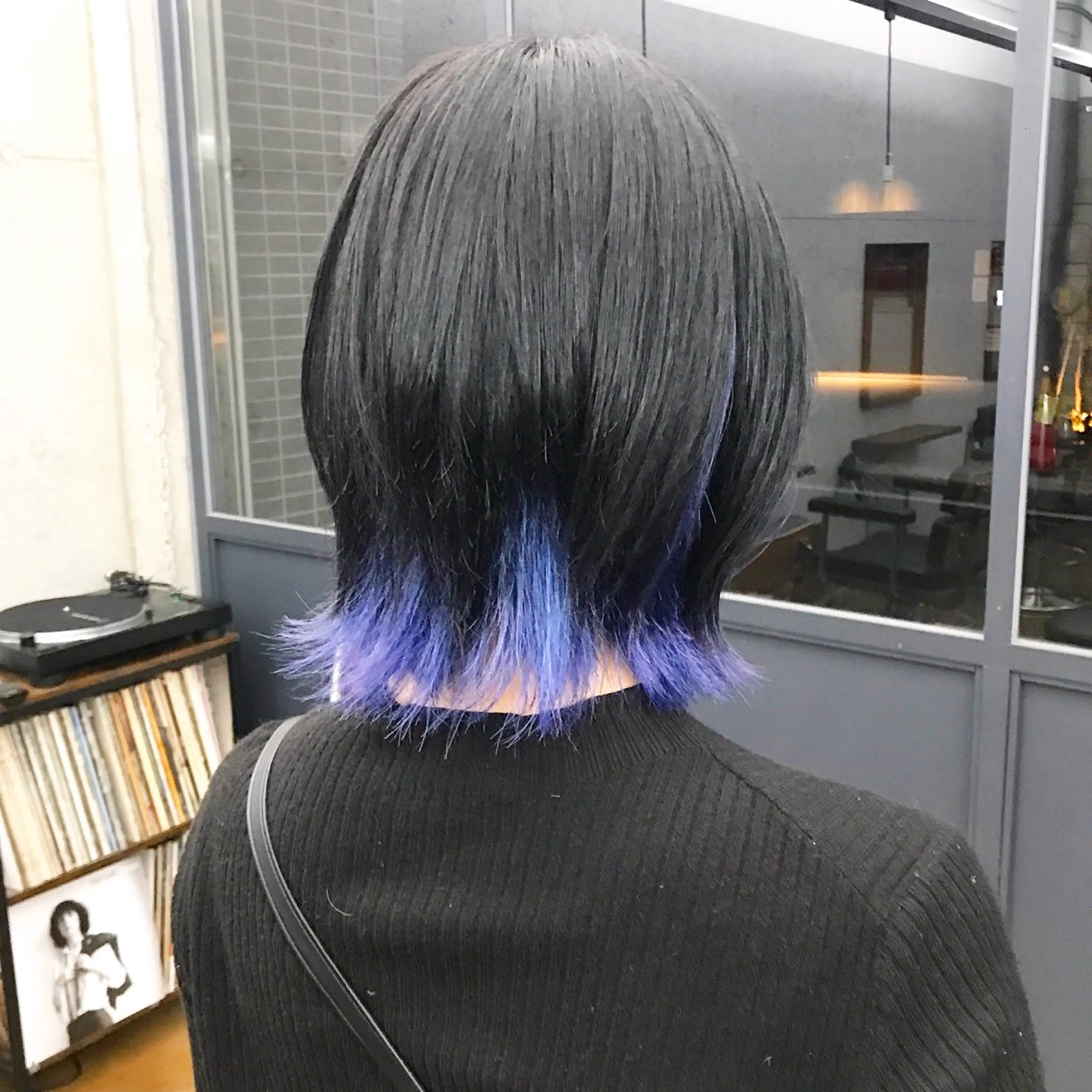ミディアム カラー ボブレイヤー ブリーチ ブルーカラー ブルーパープル パープルカラー カット ヘアカラー トリートメント ヘアセット ✂︎ウルフ・ショート ✂︎MIKUNIのヘアスタイル